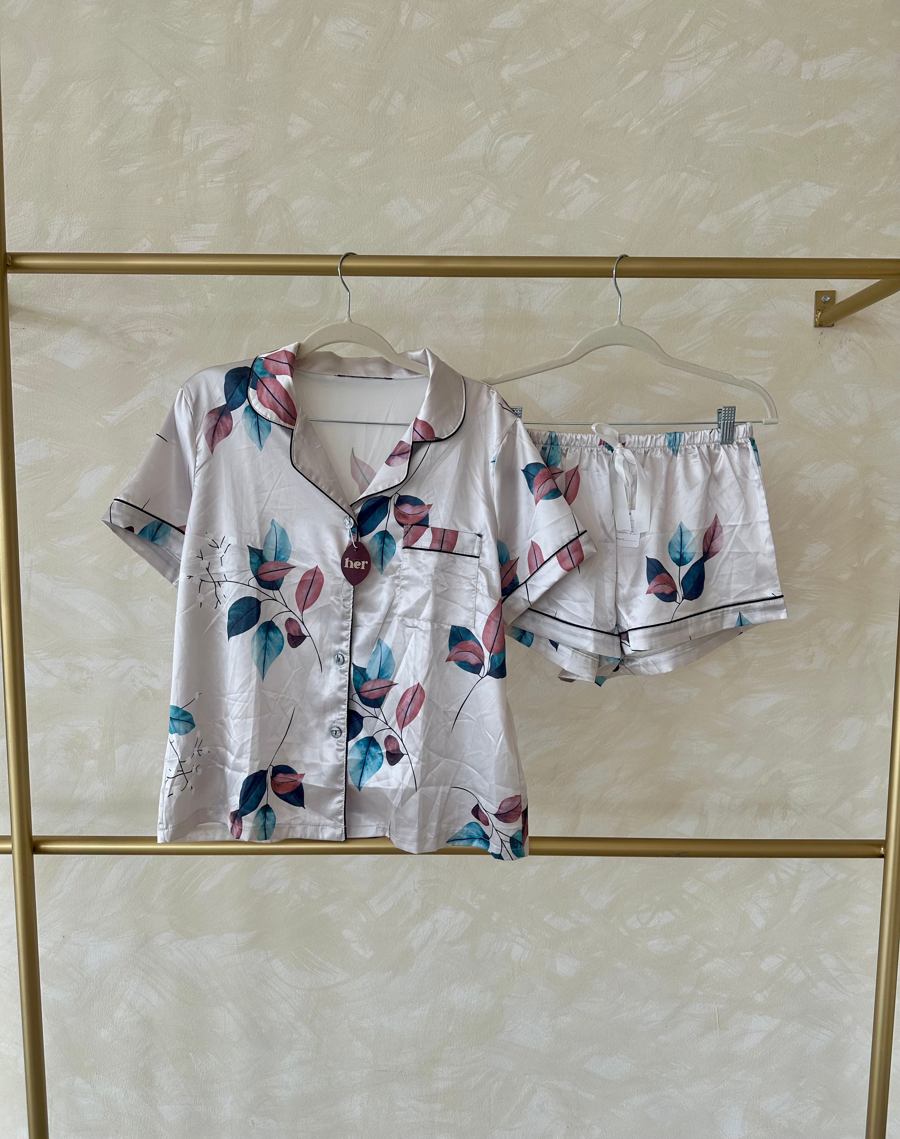 Pijama satinada de flores