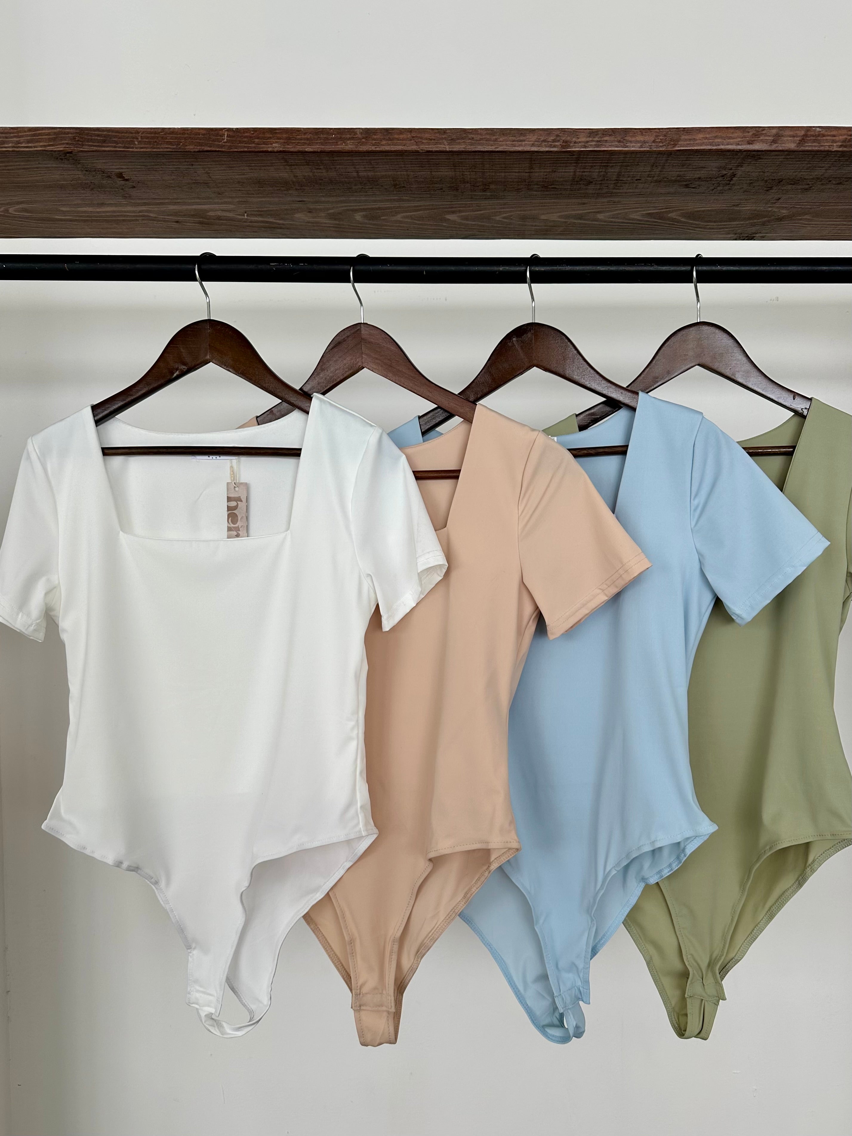 Body liso c/cuello cuadrado