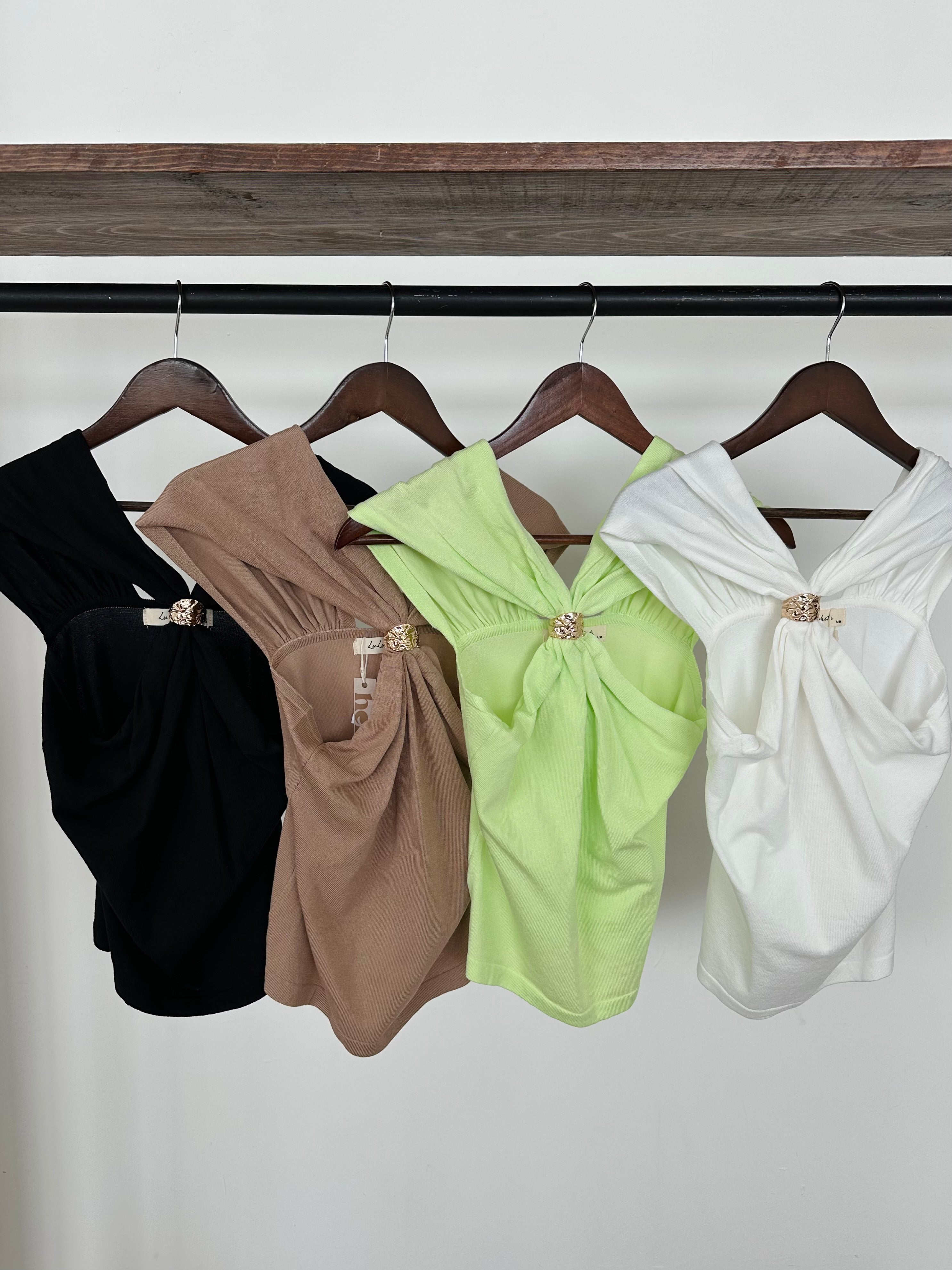 Blusa con detalle dorado