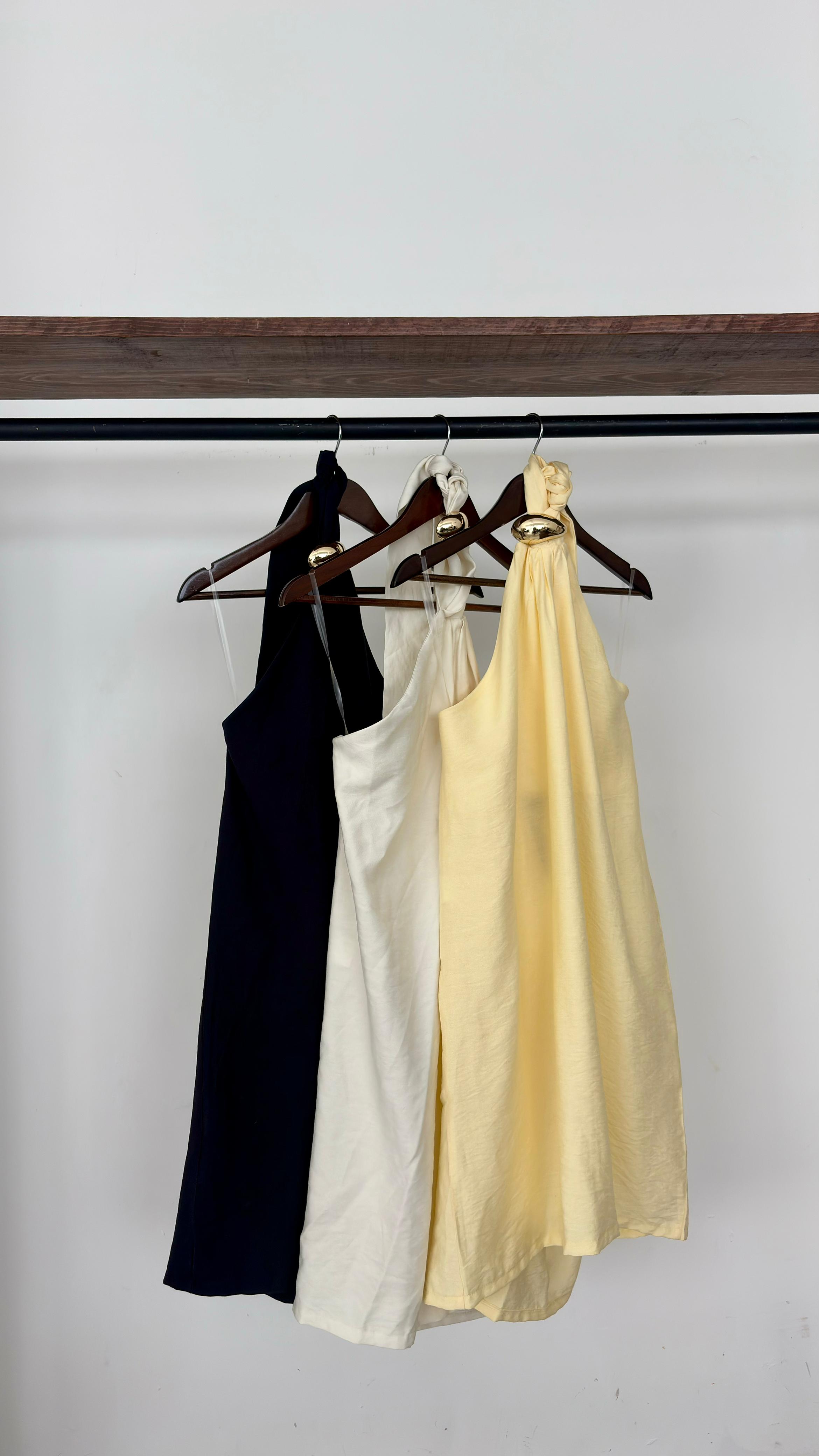 Vestido c/detalle dorado