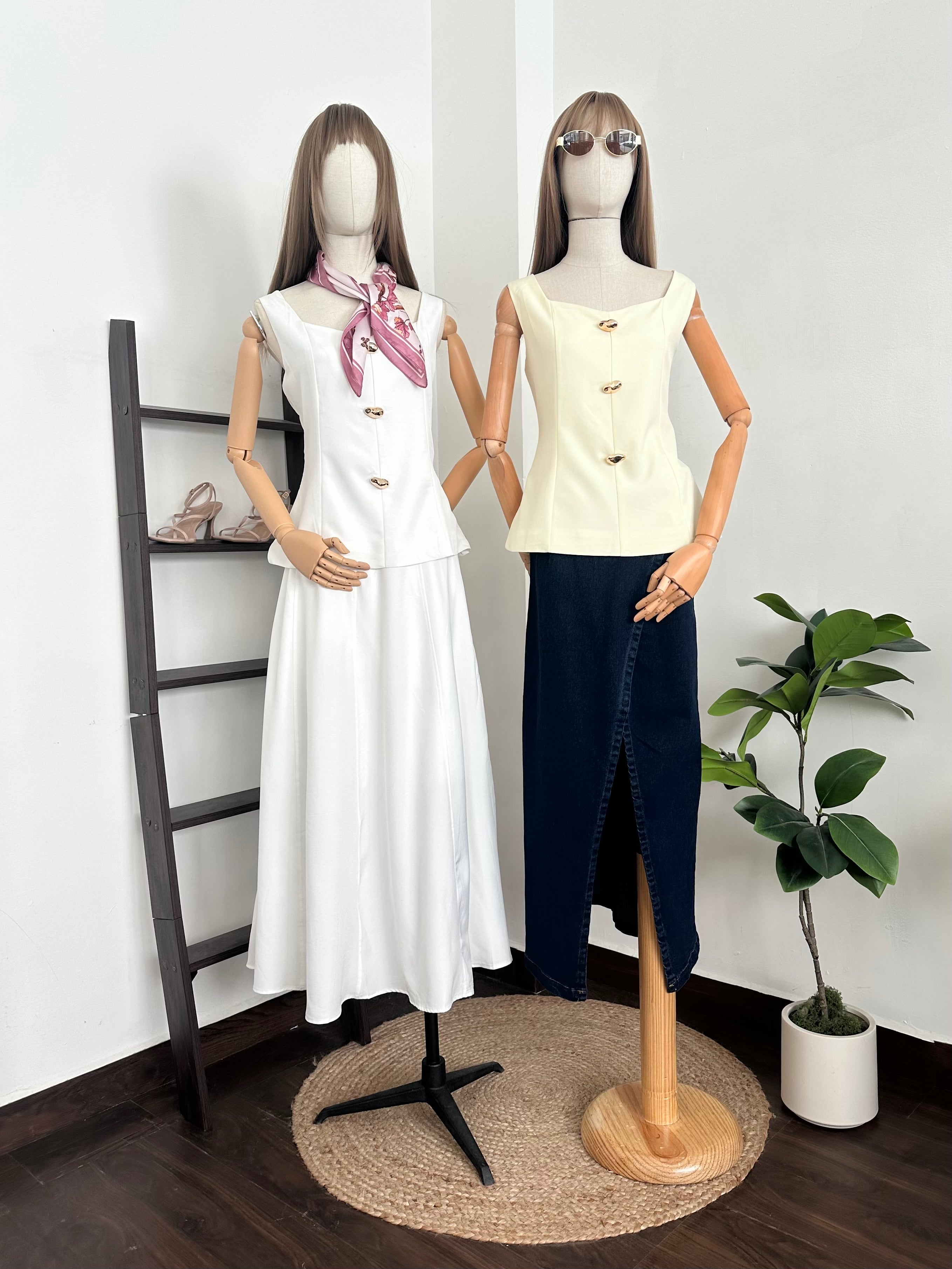 Blusa tres botones dorados