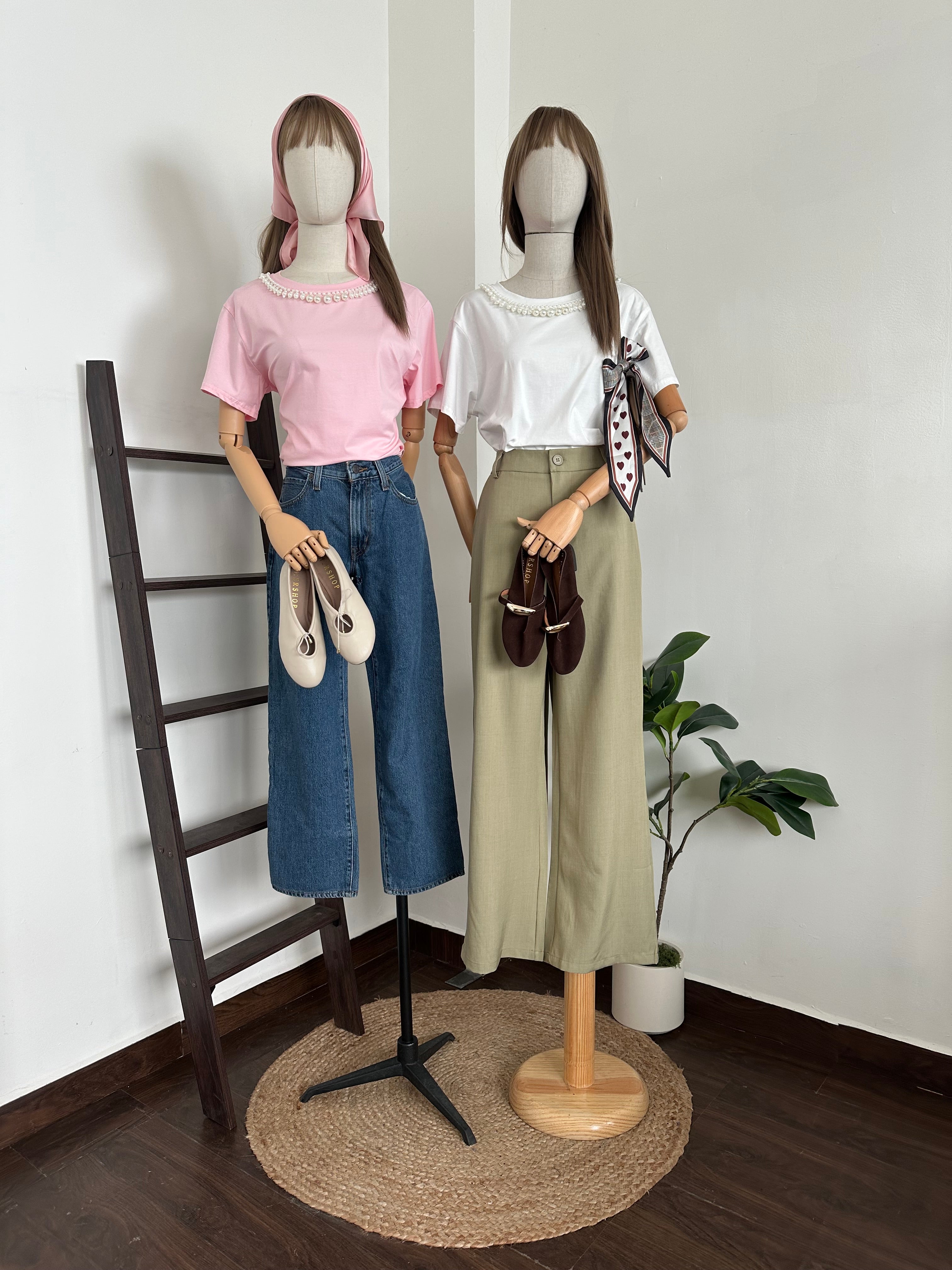 Blusa c/ collar de perlas