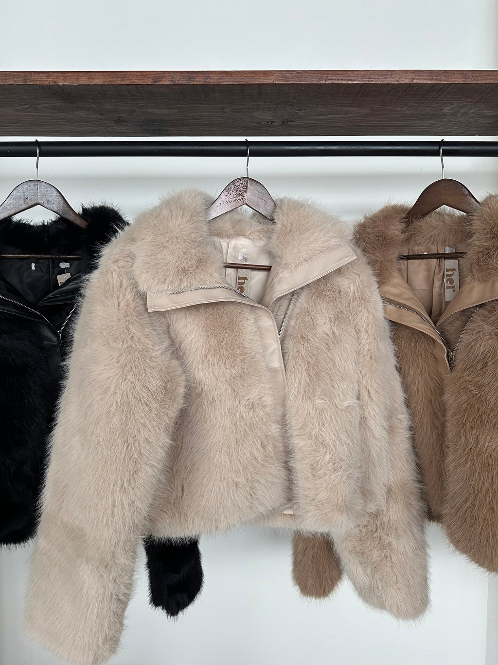 Abrigo corto c/cierre