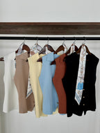 Blusa abotonada con mascada