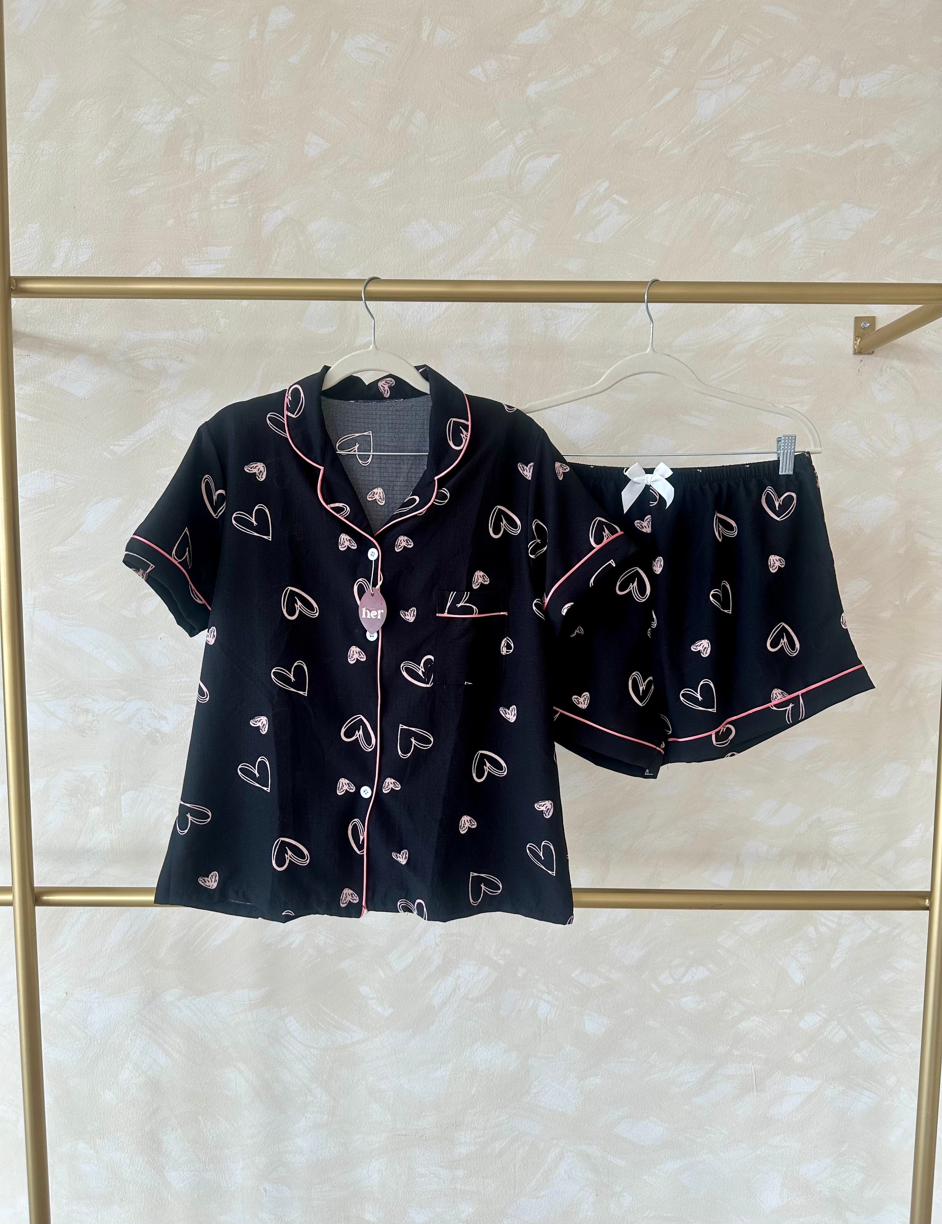 Pijama de corazones rosas