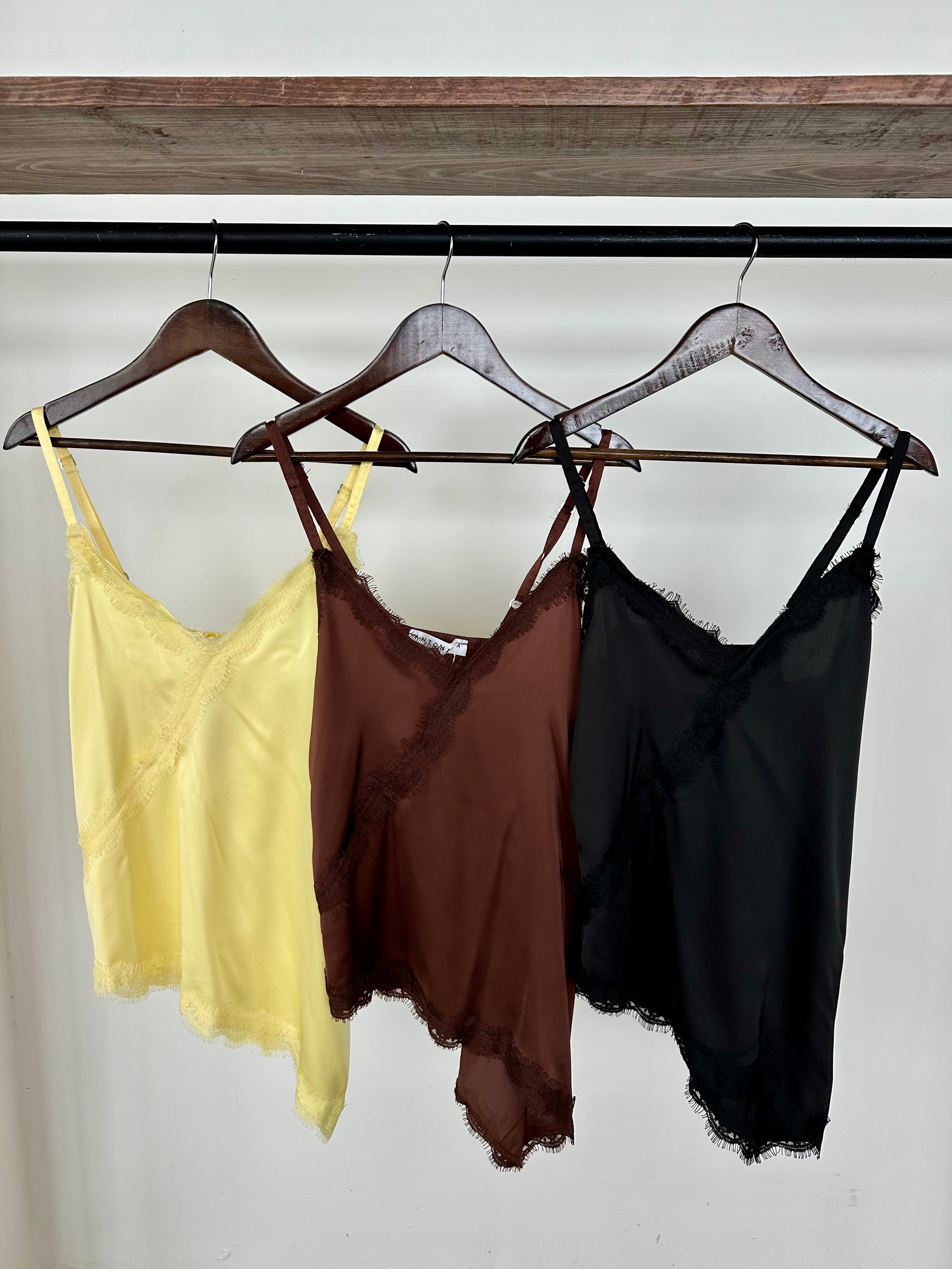 Blusa de tirantes con encaje