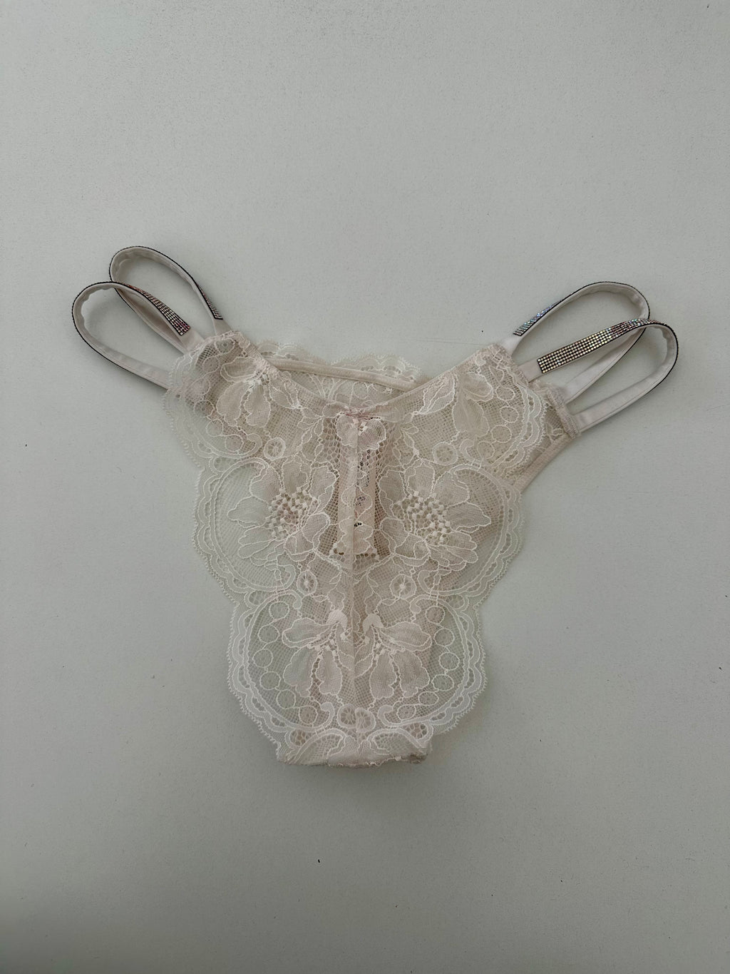 Tanga encaje c/brillo