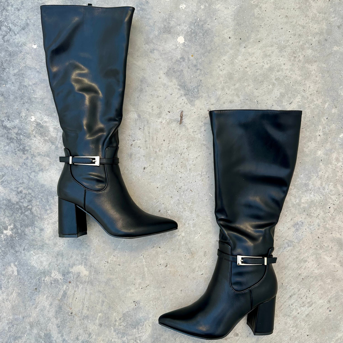 Bota larga c/hebilla