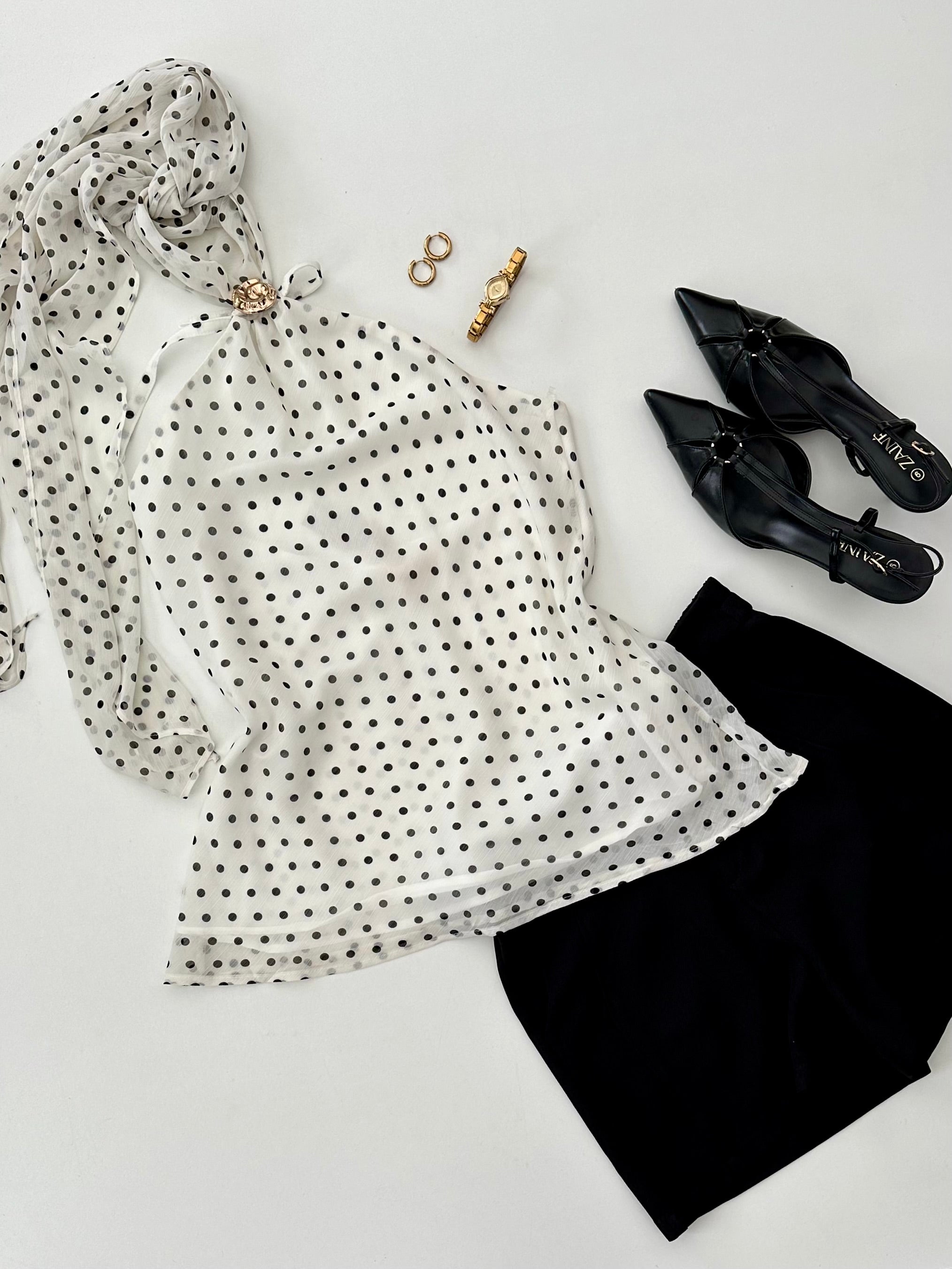 Blusa Halter polka c/ detalle dorado