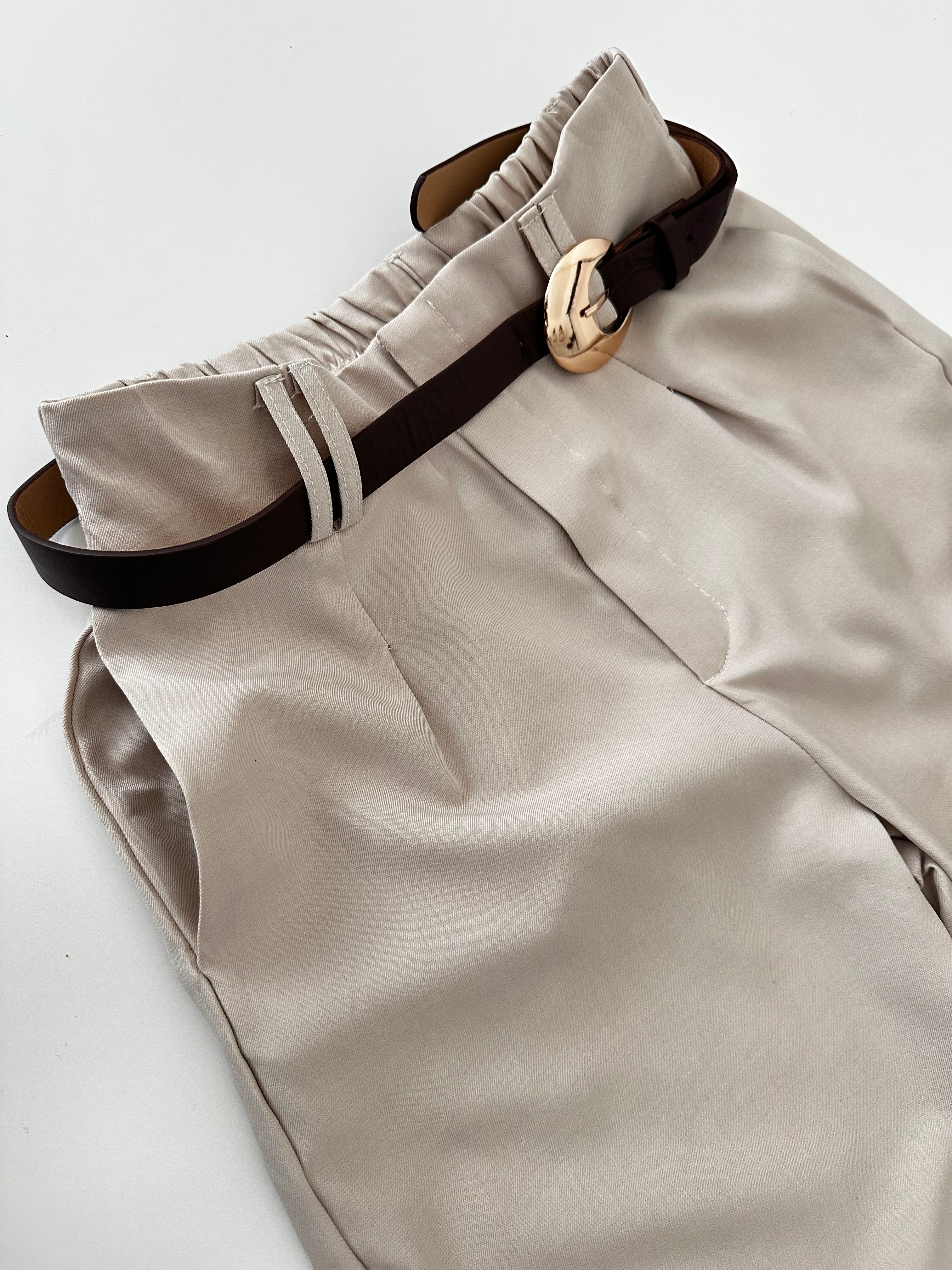 Pantalón con cinto