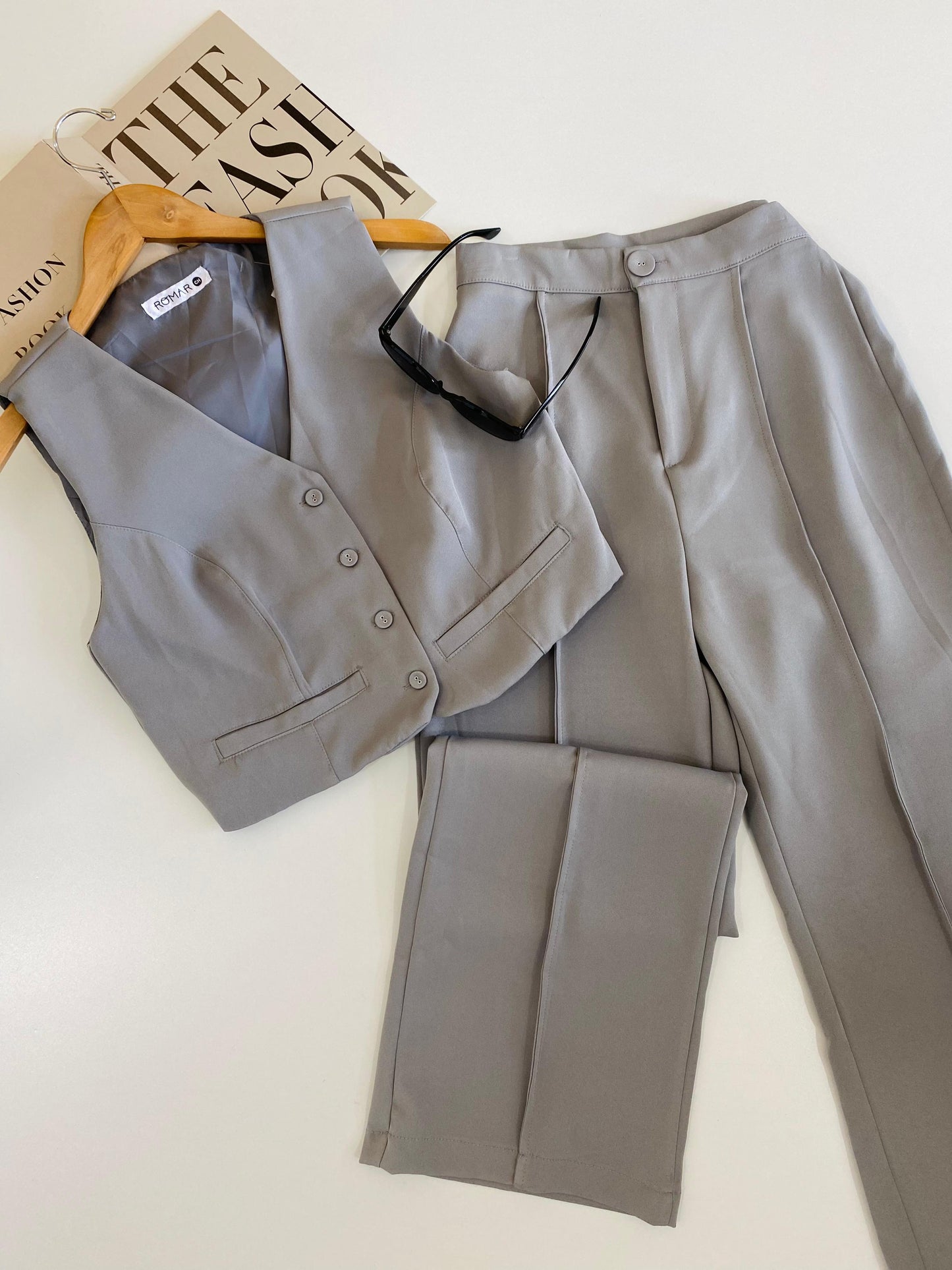 Conjunto pantalón/chaleco gris