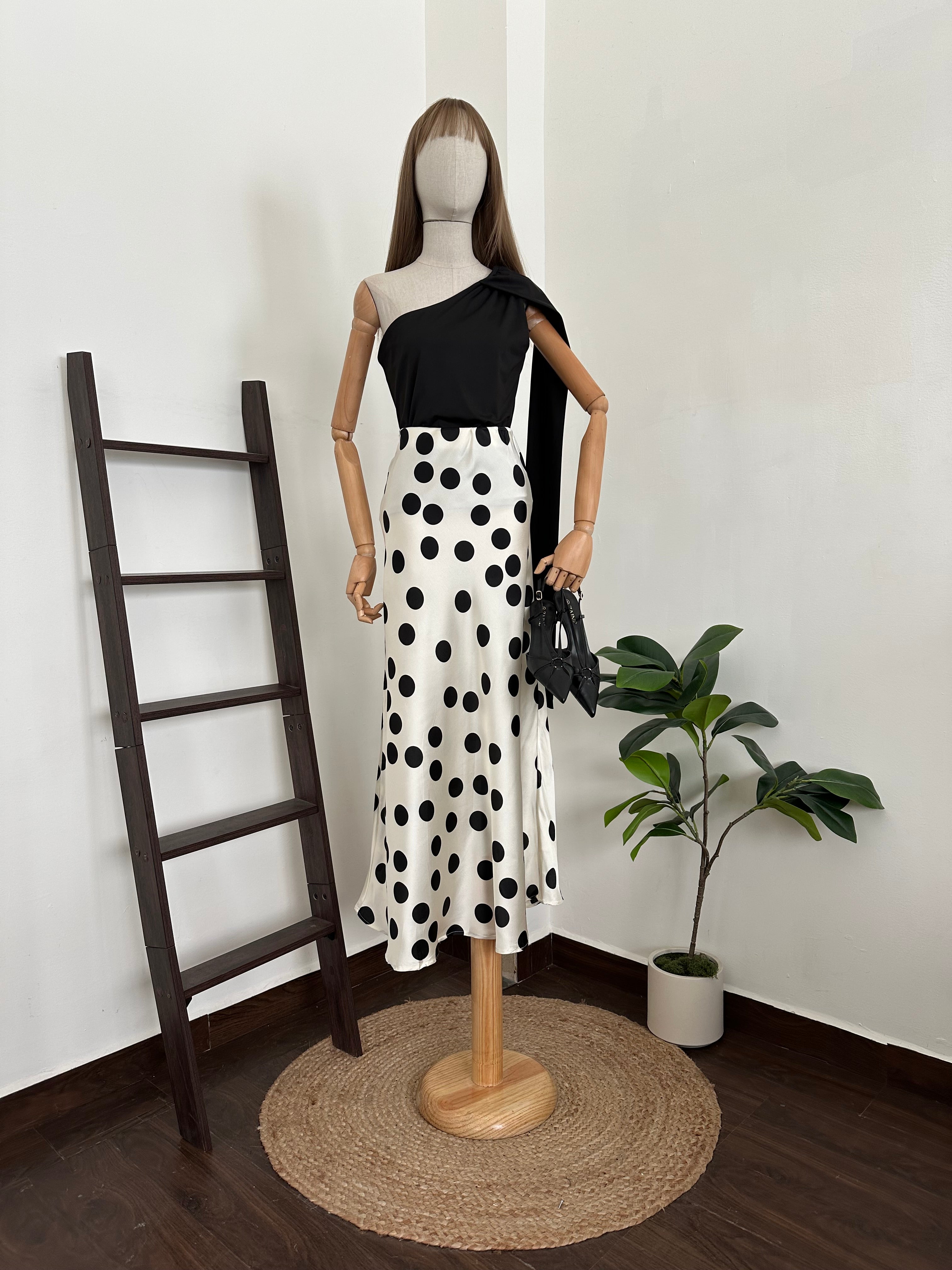 Falda polka satinada