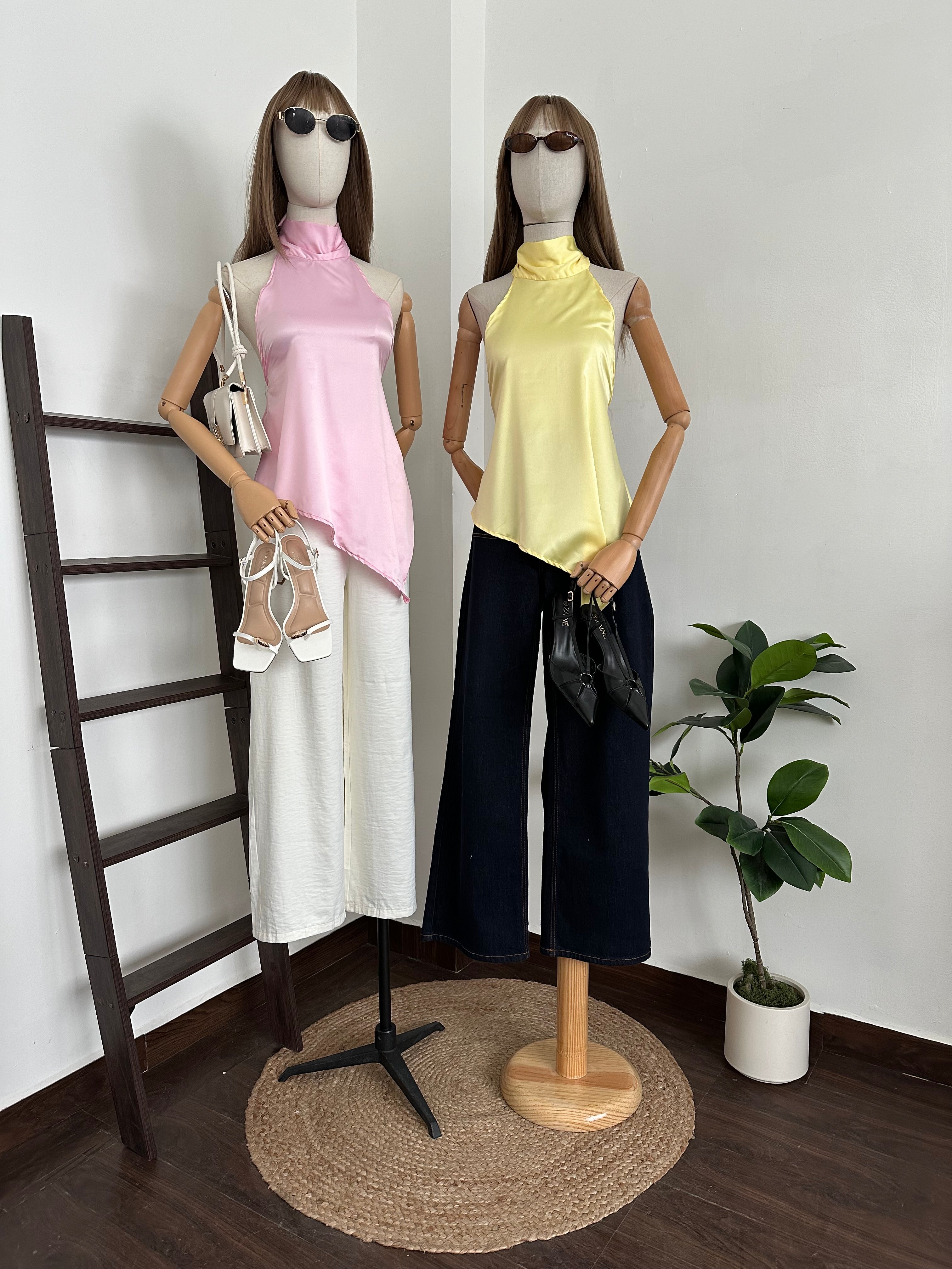 Blusa Halter satinada asimétrica