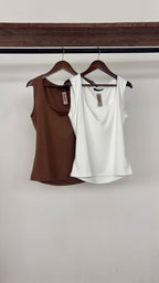 Blusa sin mangas cuello cuadrado