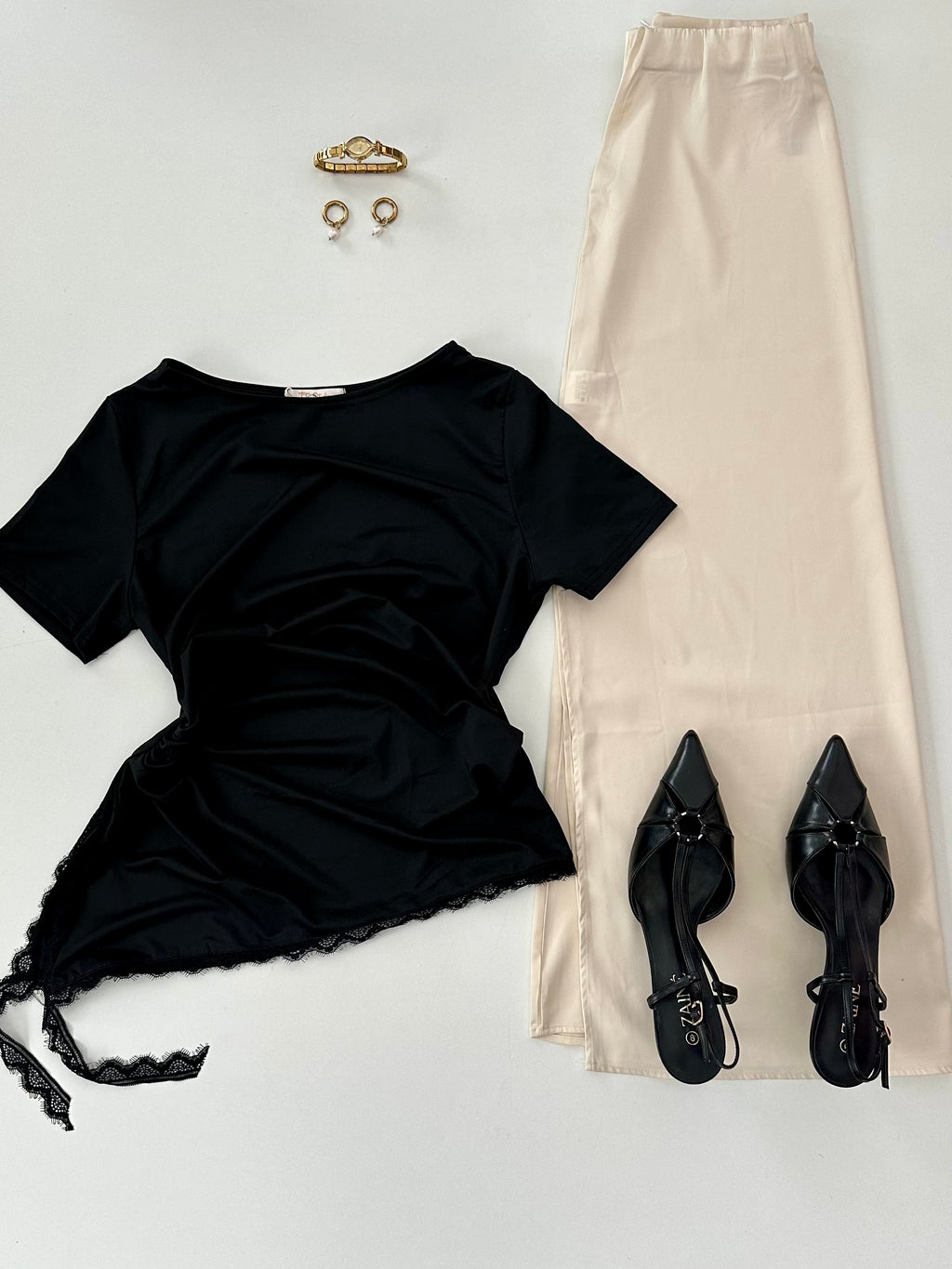 Blusa lisa con encaje