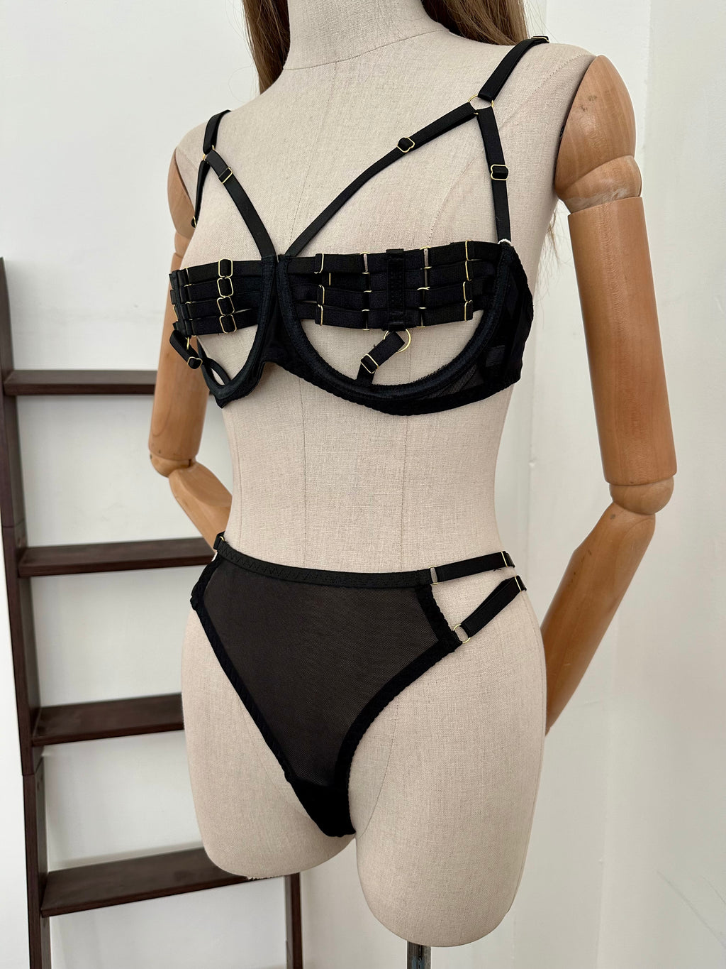 Set mesh con detalle dorado