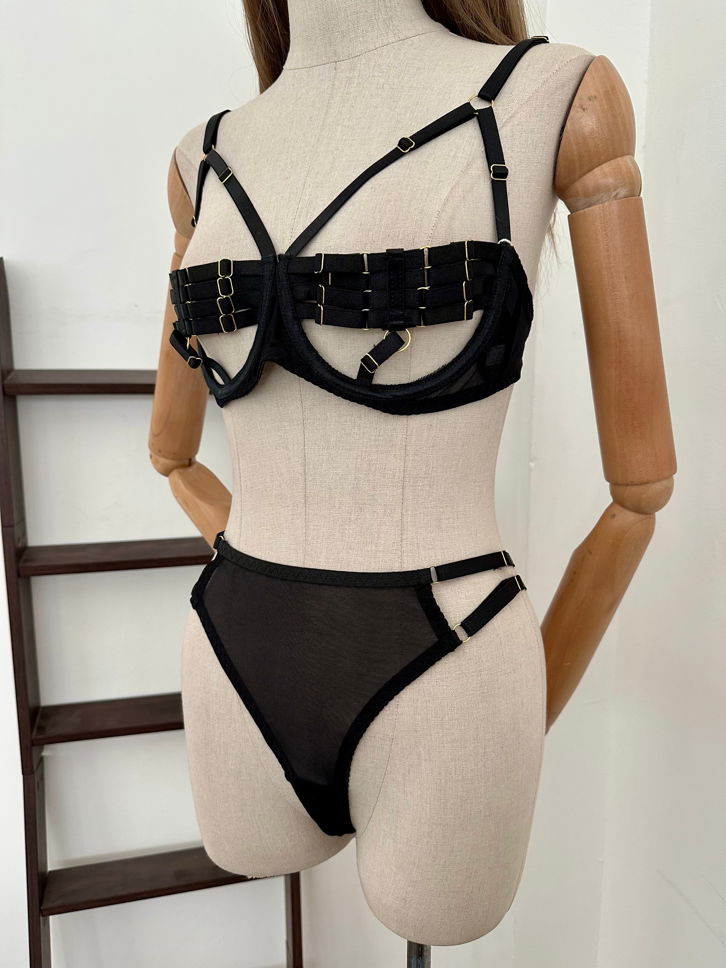 Set mesh con detalle dorado