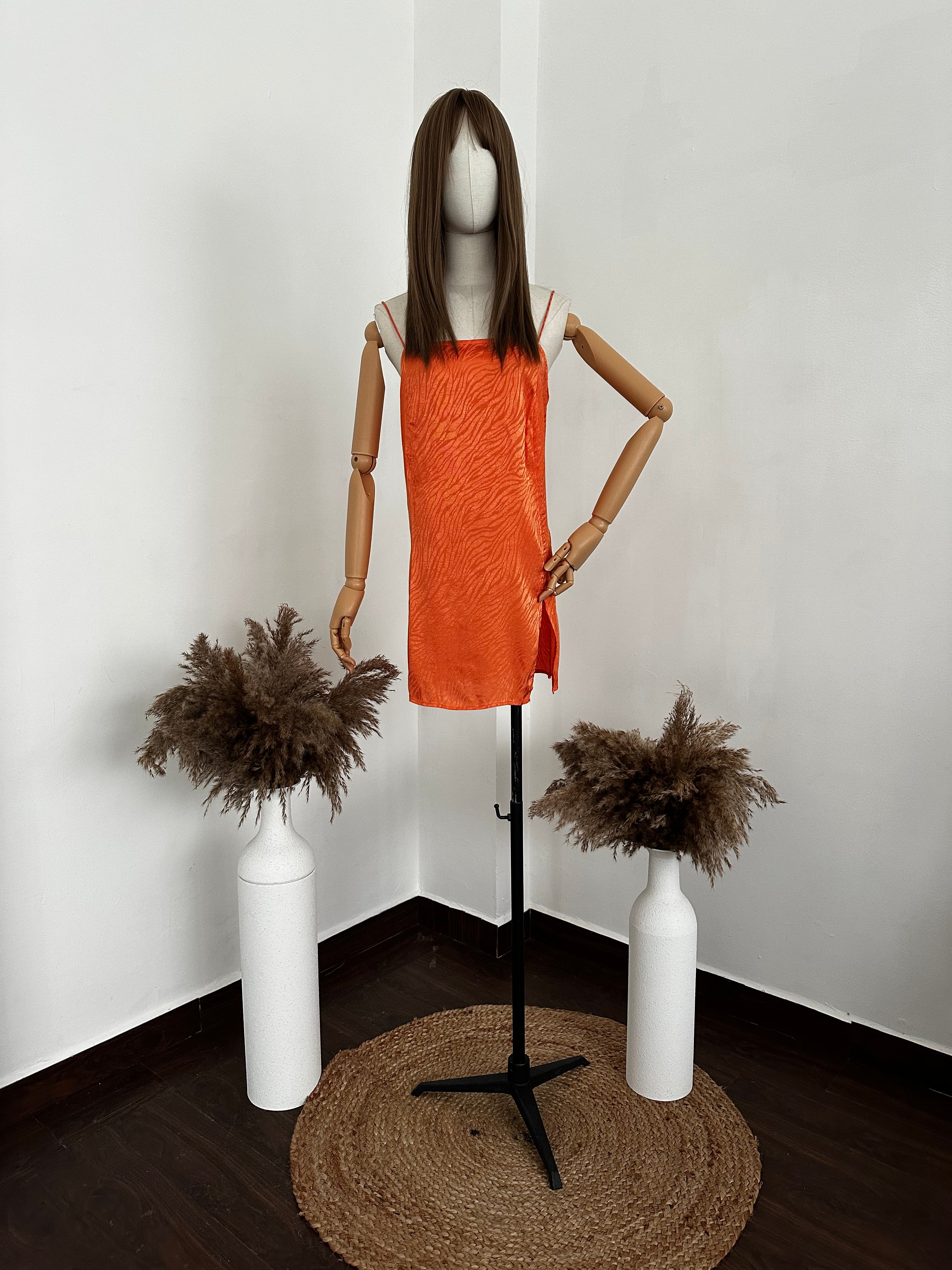 Vestido corto satín