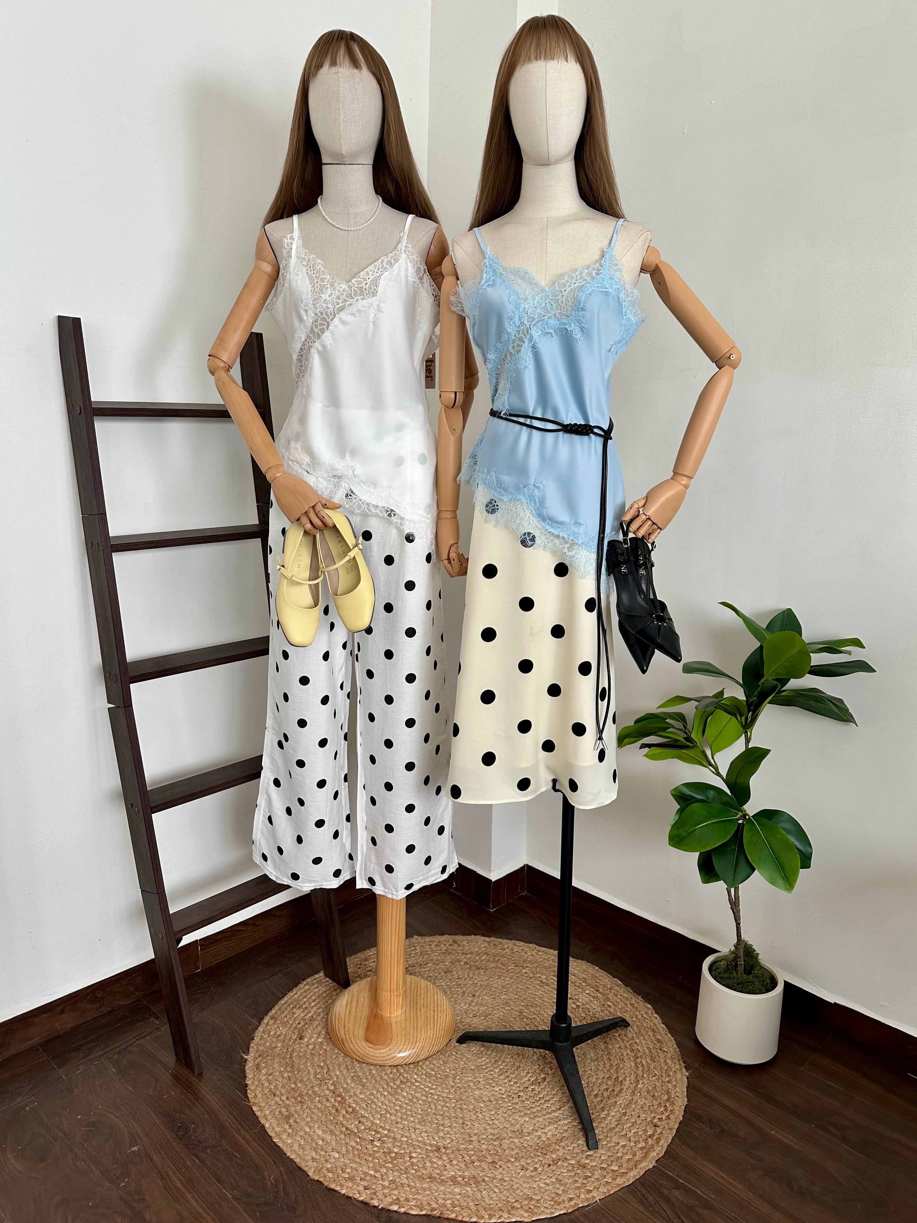 Blusa satinada c/encaje