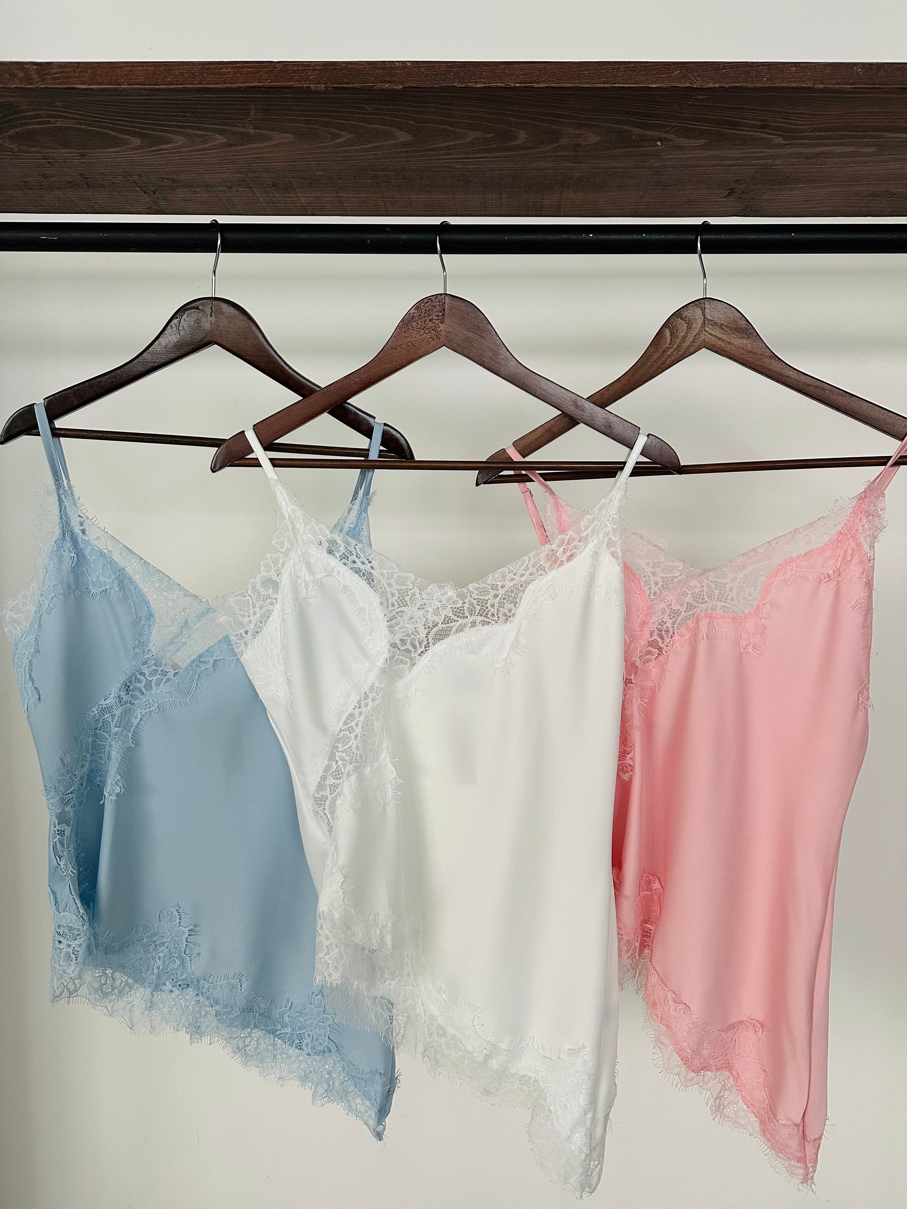 Blusa satinada c/encaje