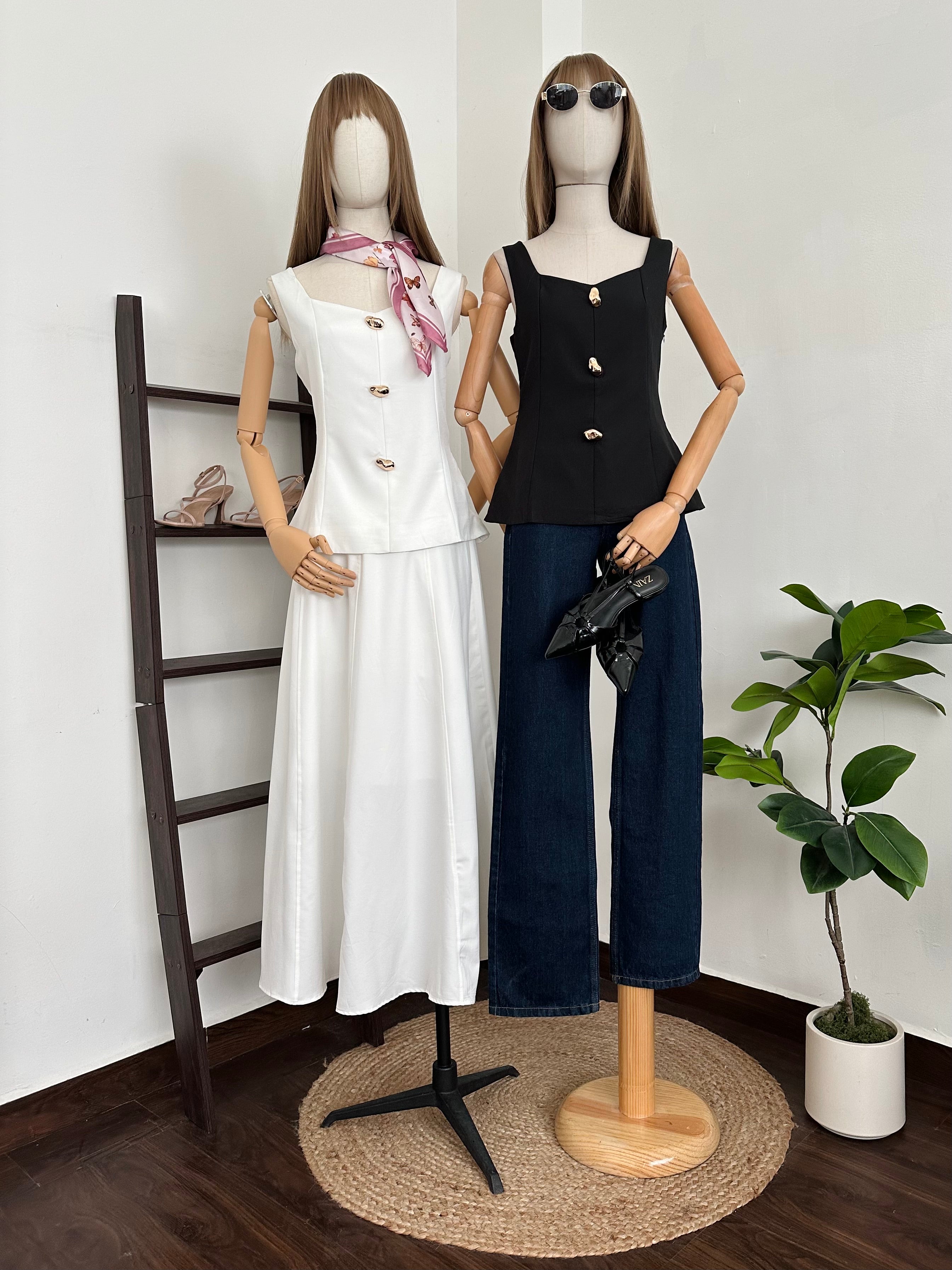 Blusa tres botones dorados