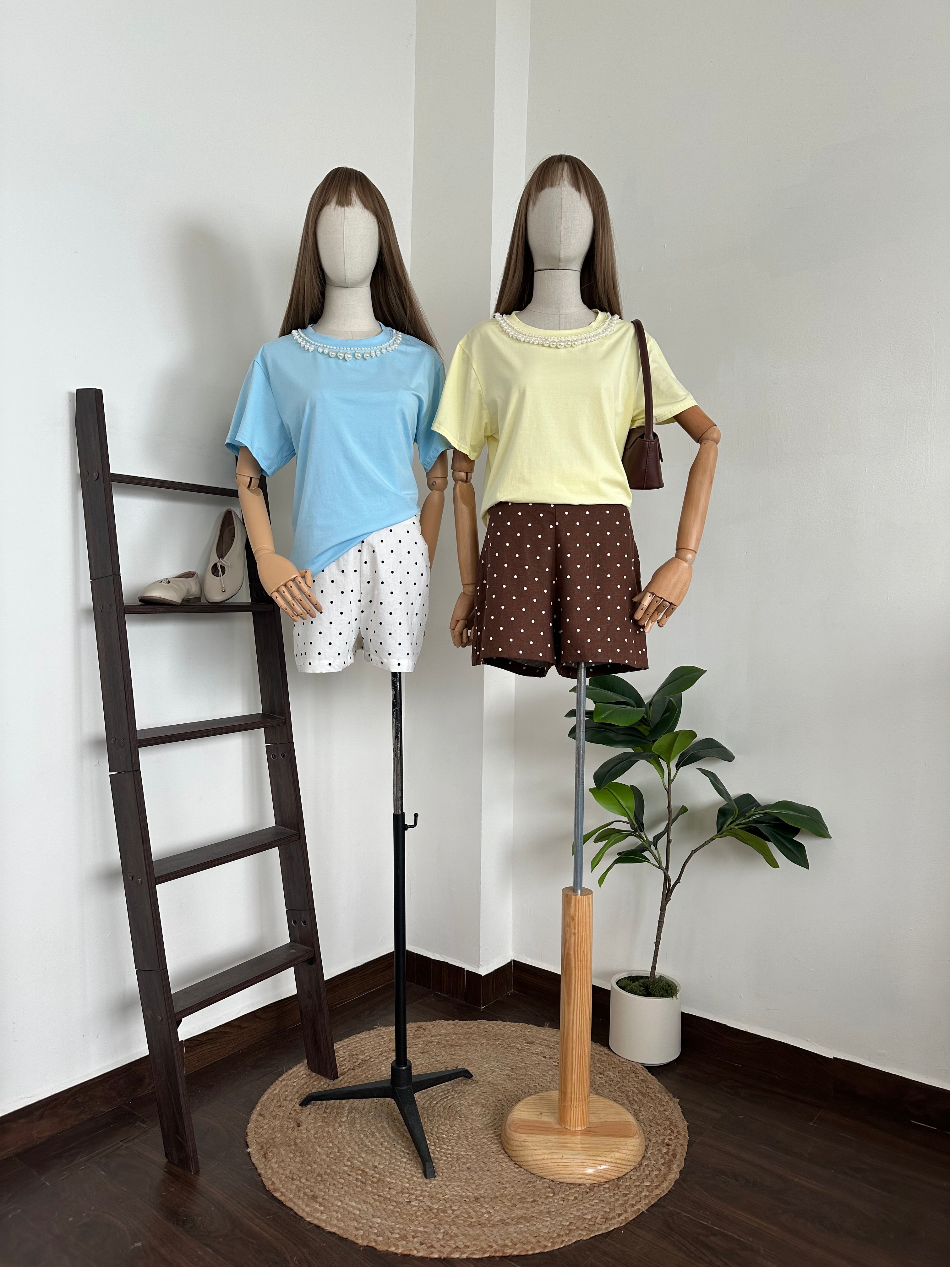 Blusa c/ collar de perlas