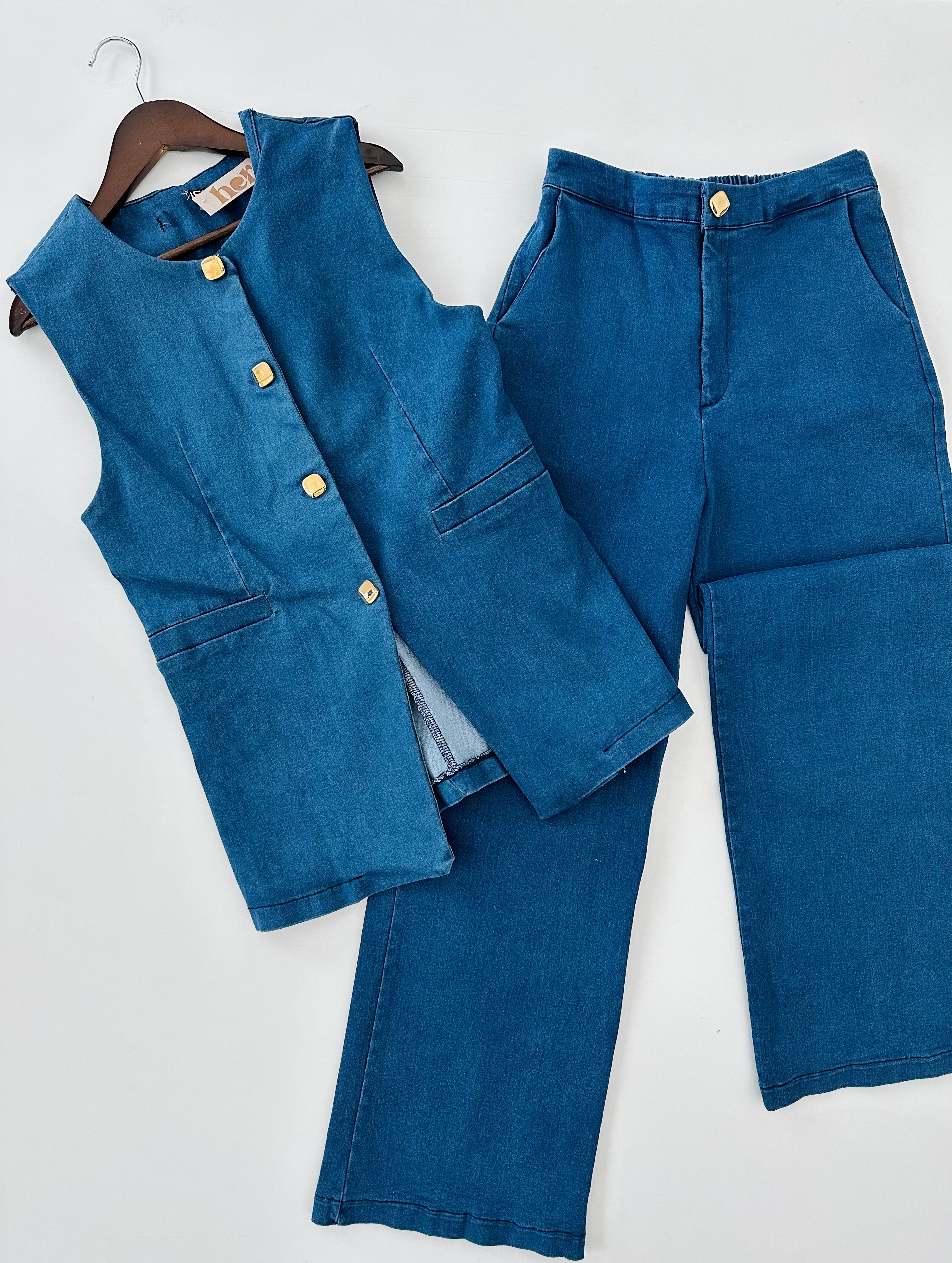 Conjunto denim botones dorados