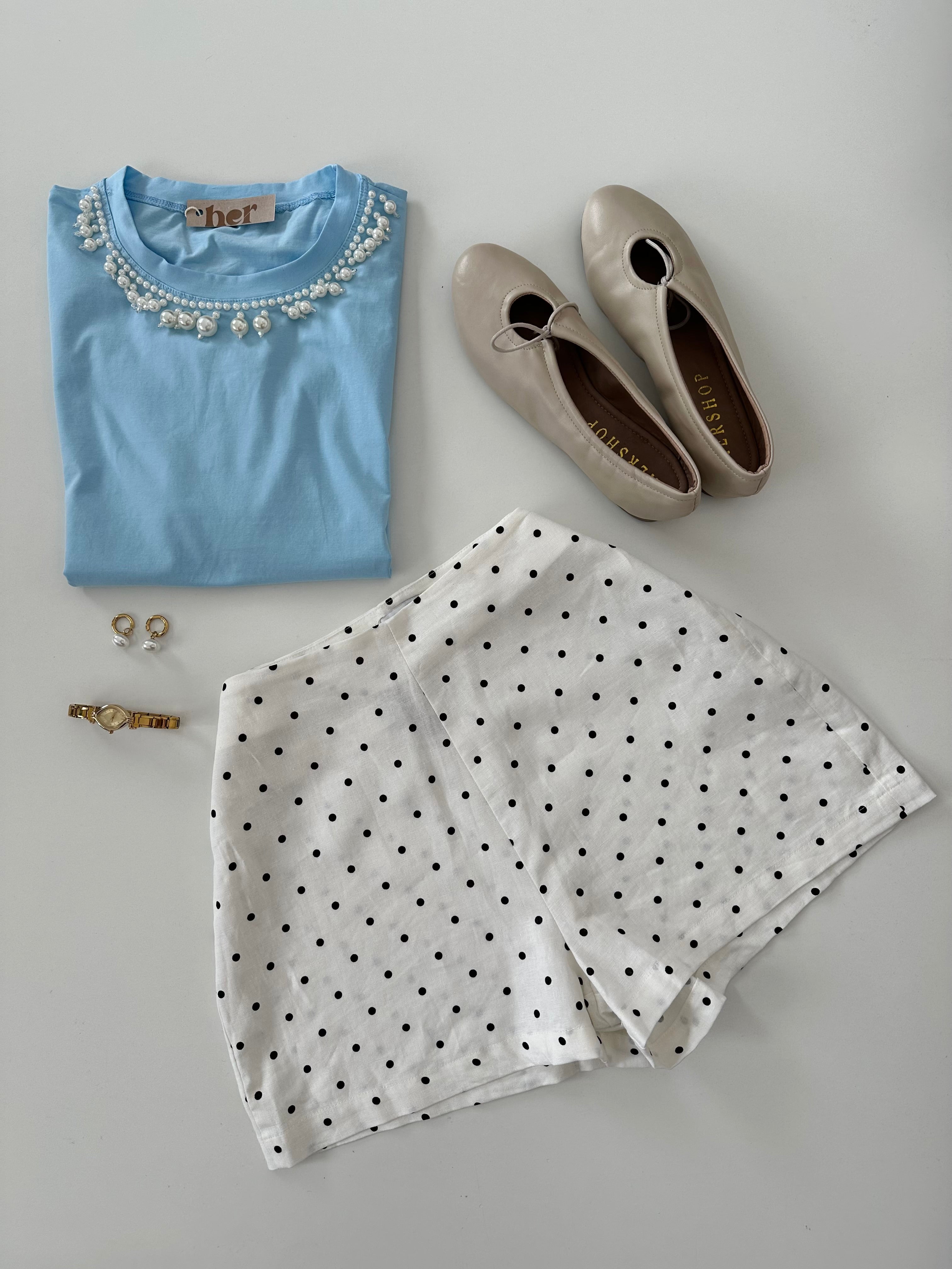 Blusa c/ collar de perlas