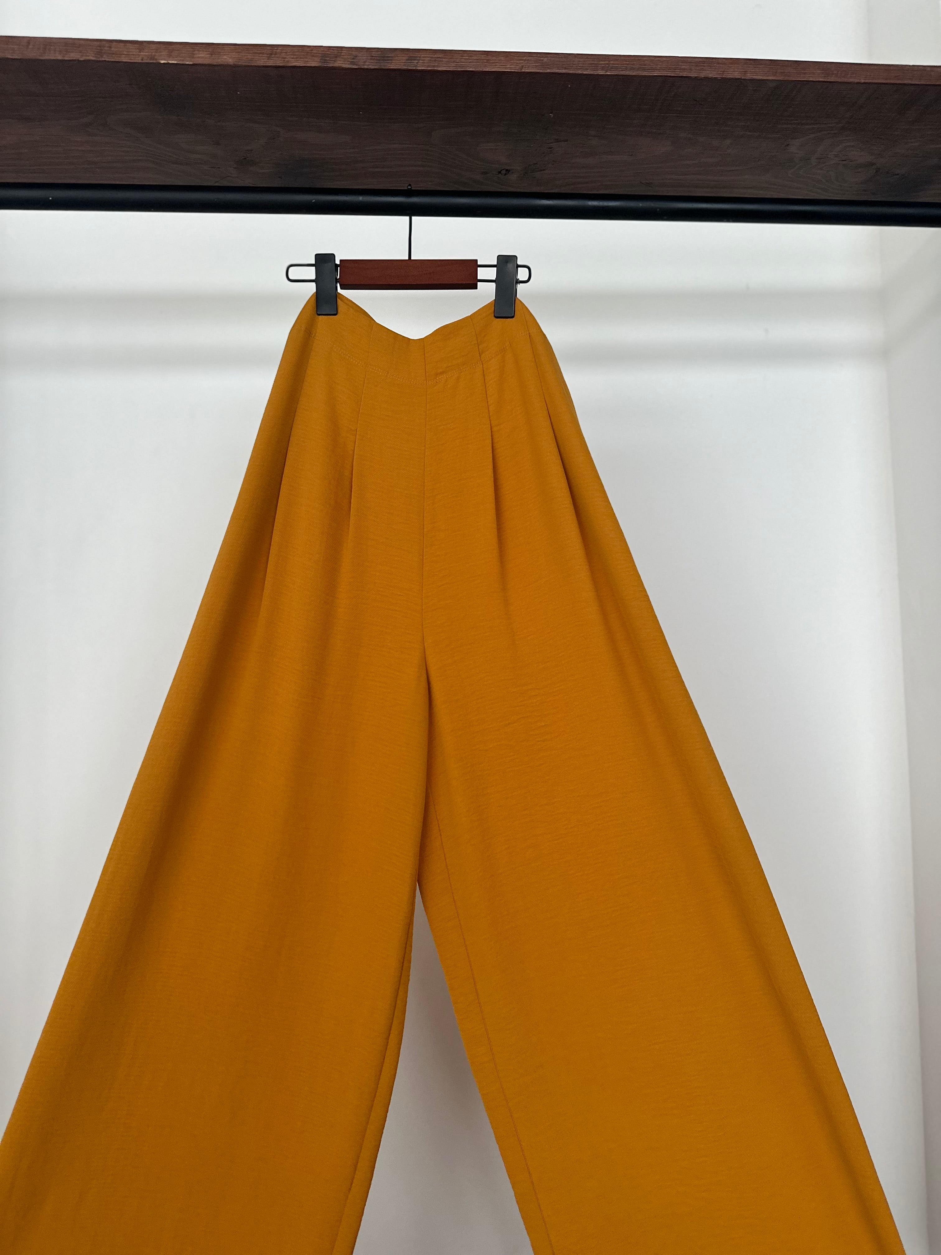 Pantalón ámbar holgado