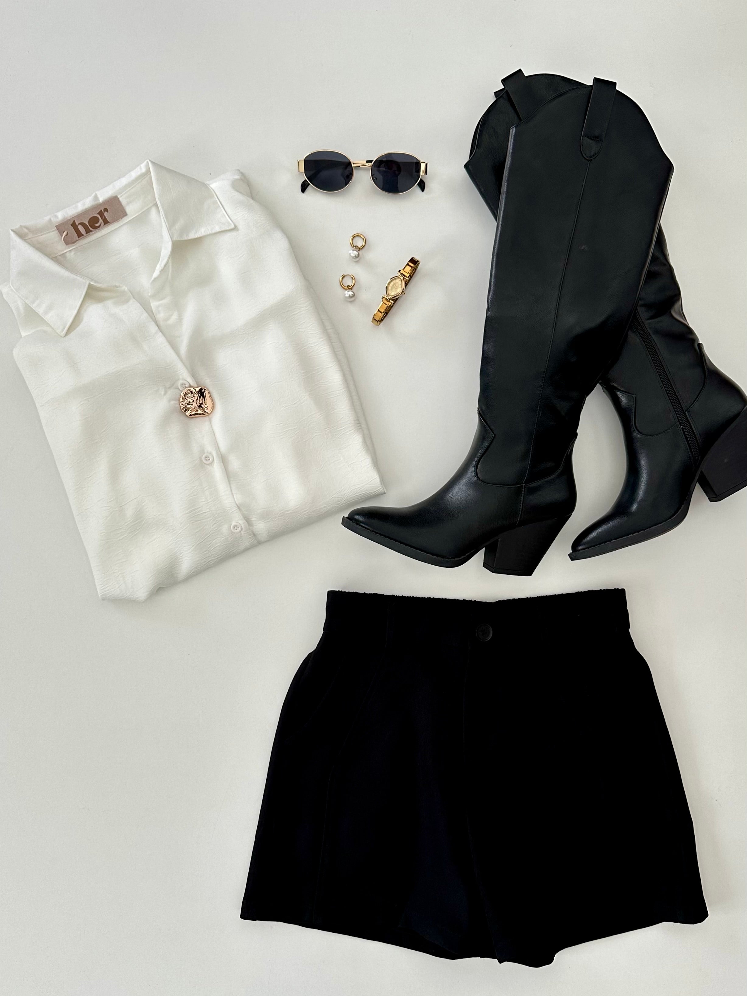 Camisa con detalle dorado