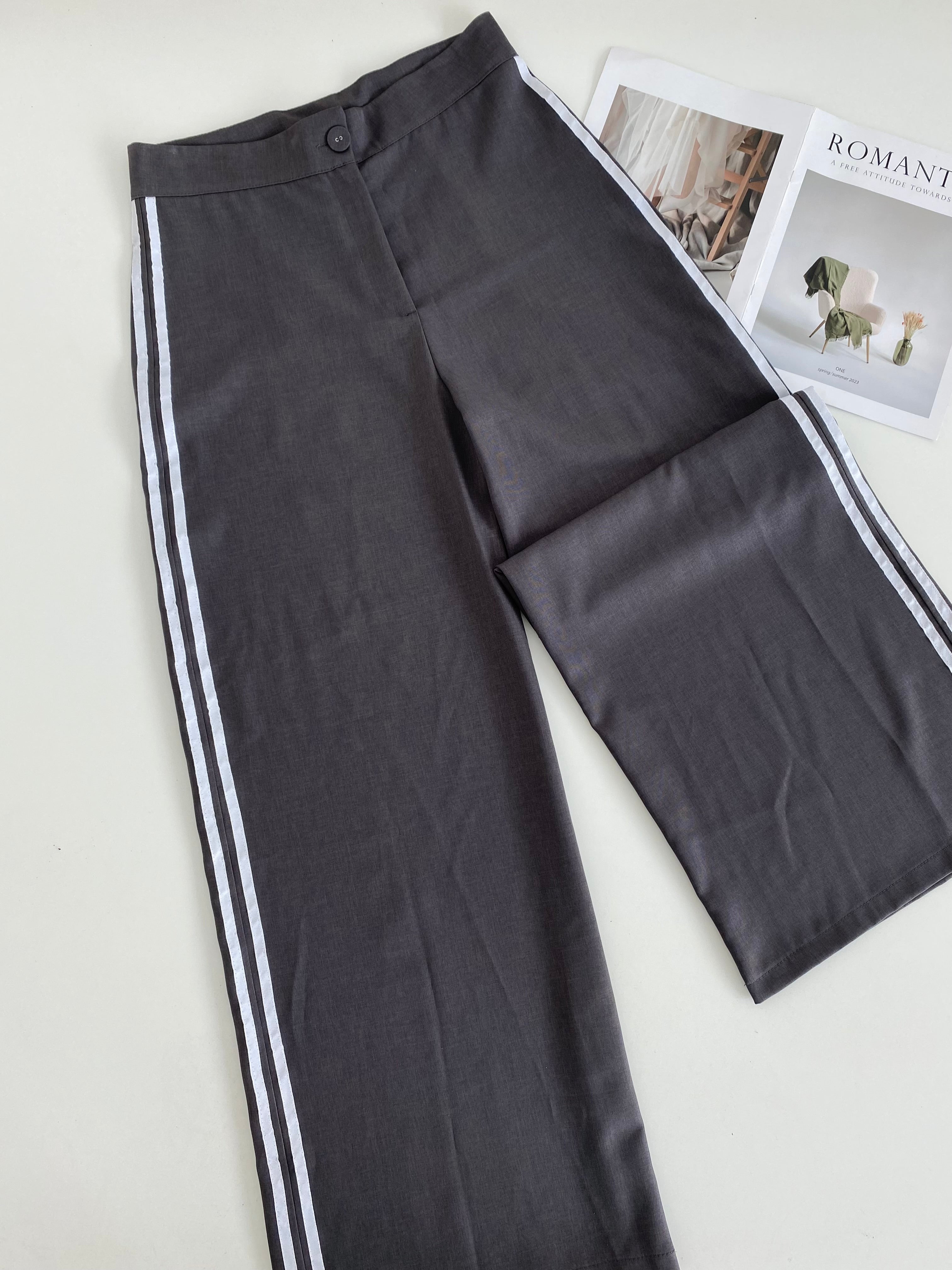Pantalón con raya
