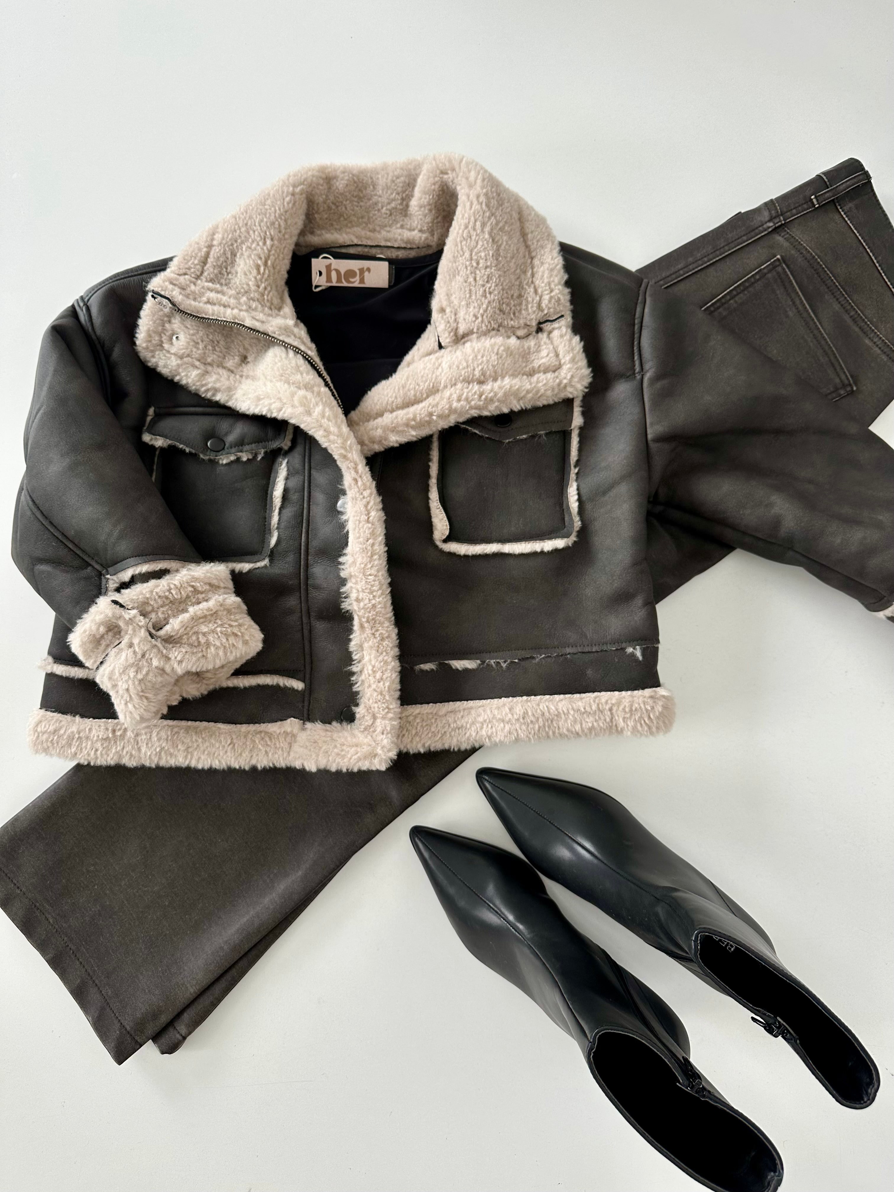 Chamarra vinipiel bolsillos