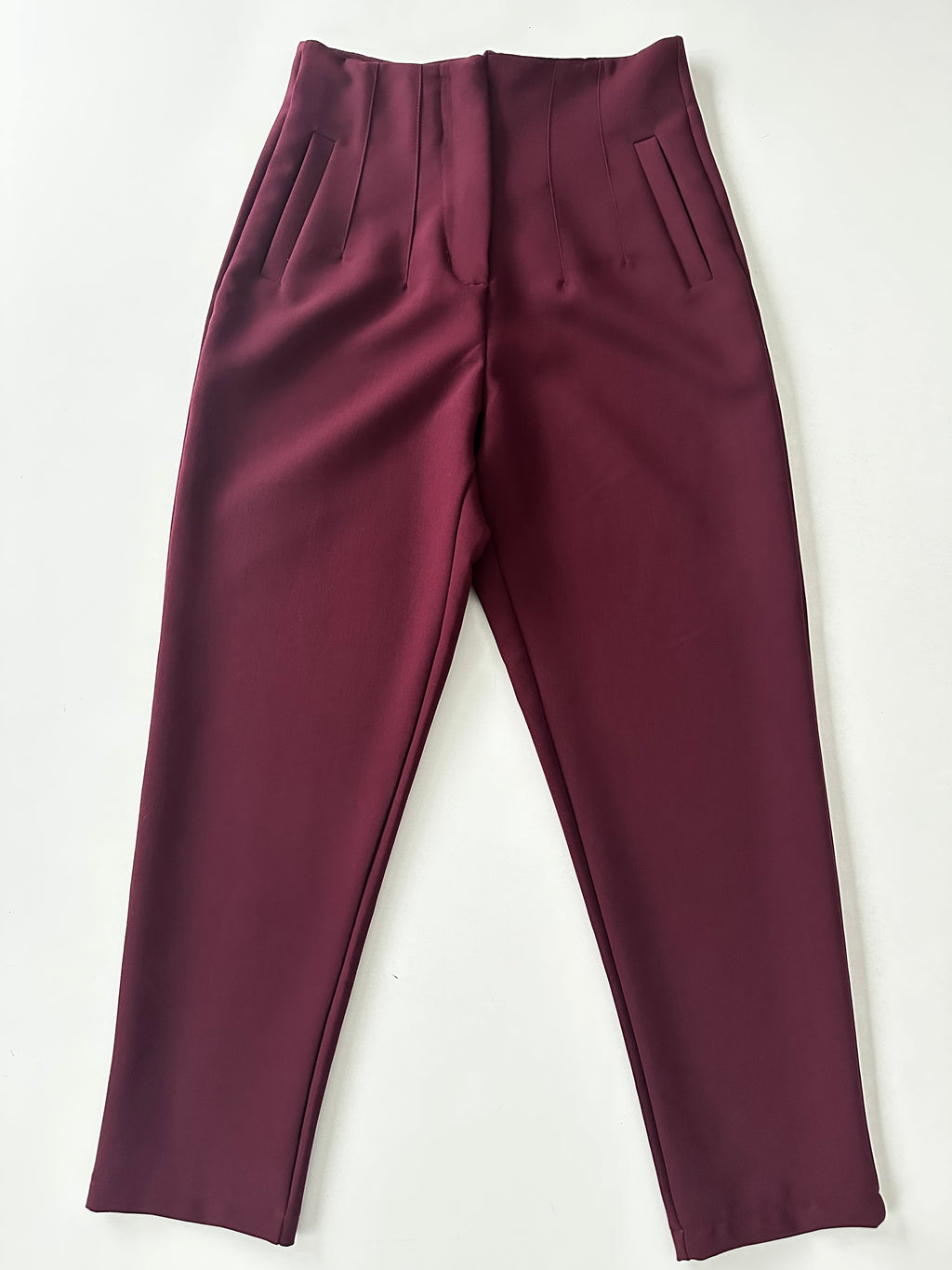 Pantalón slim vino