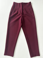 Pantalón slim vino