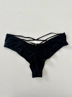 Tanga c/detalle dorado