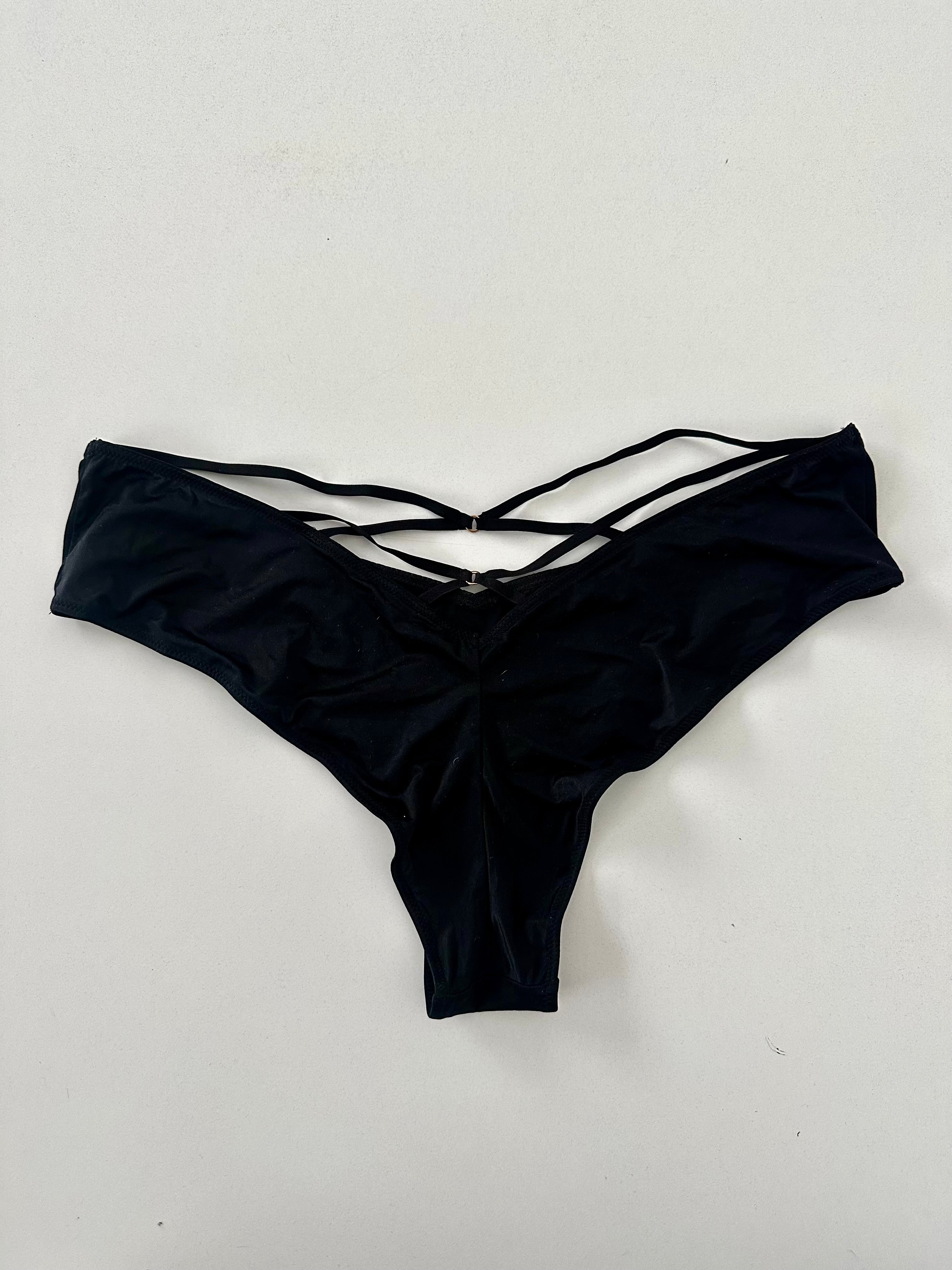 Tanga c/detalle dorado
