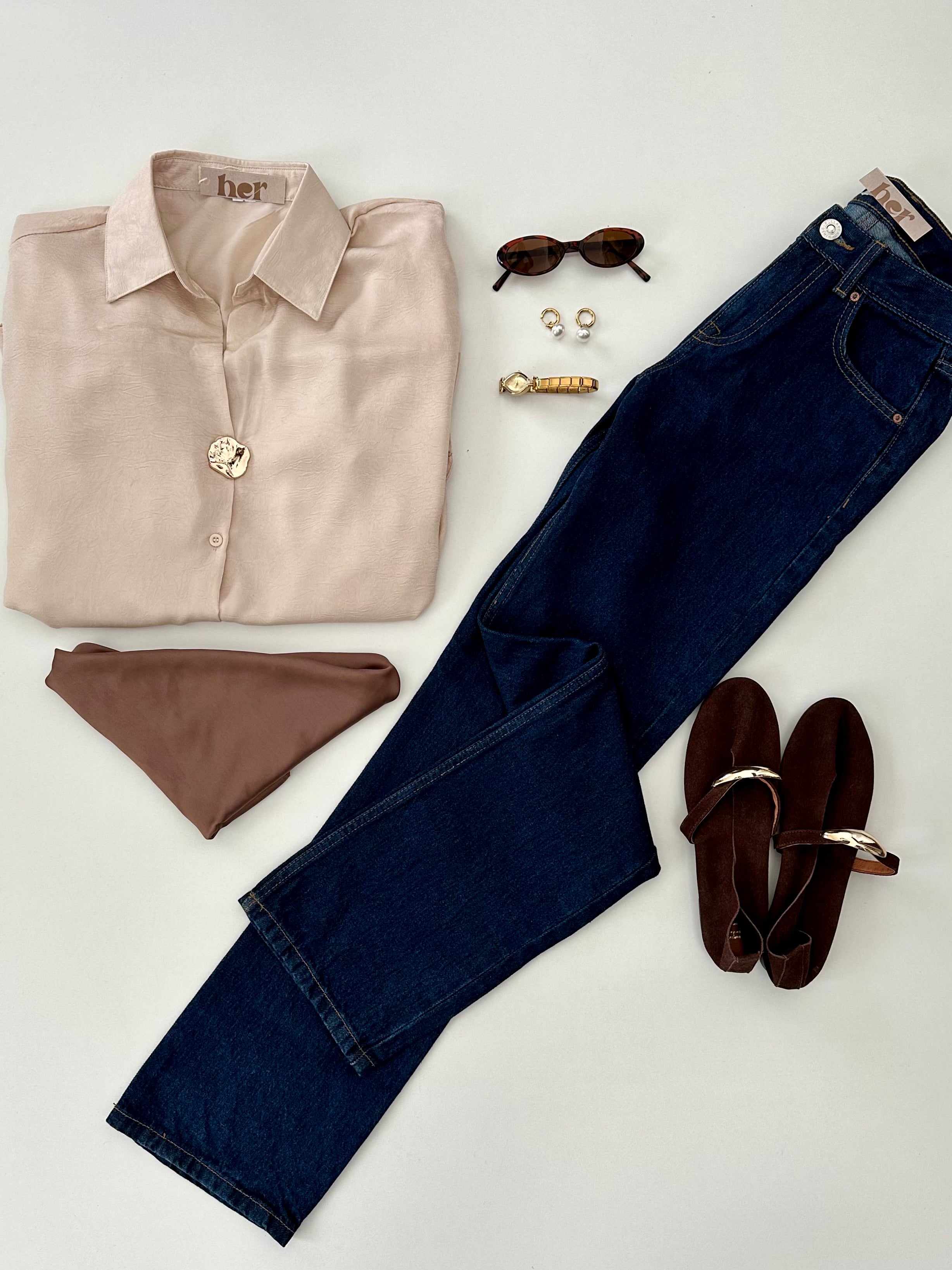 Camisa con detalle dorado