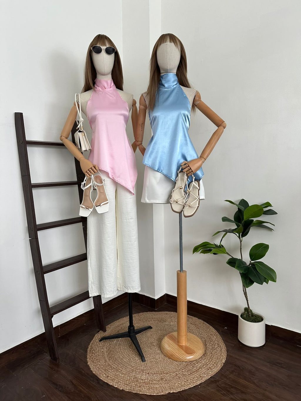 Blusa Halter satinada asimétrica