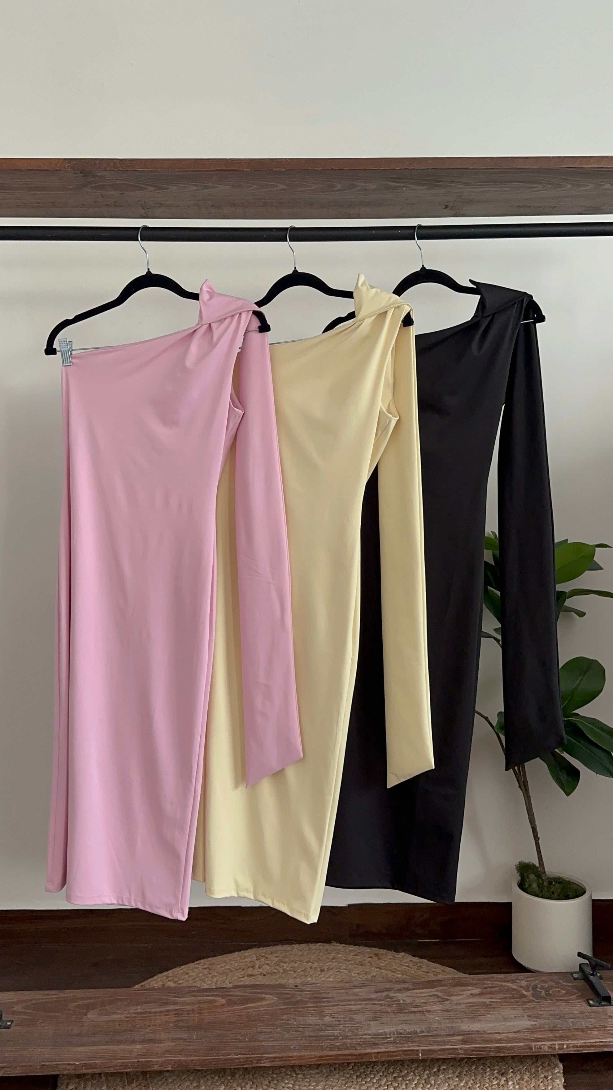Vestido un hombro listón