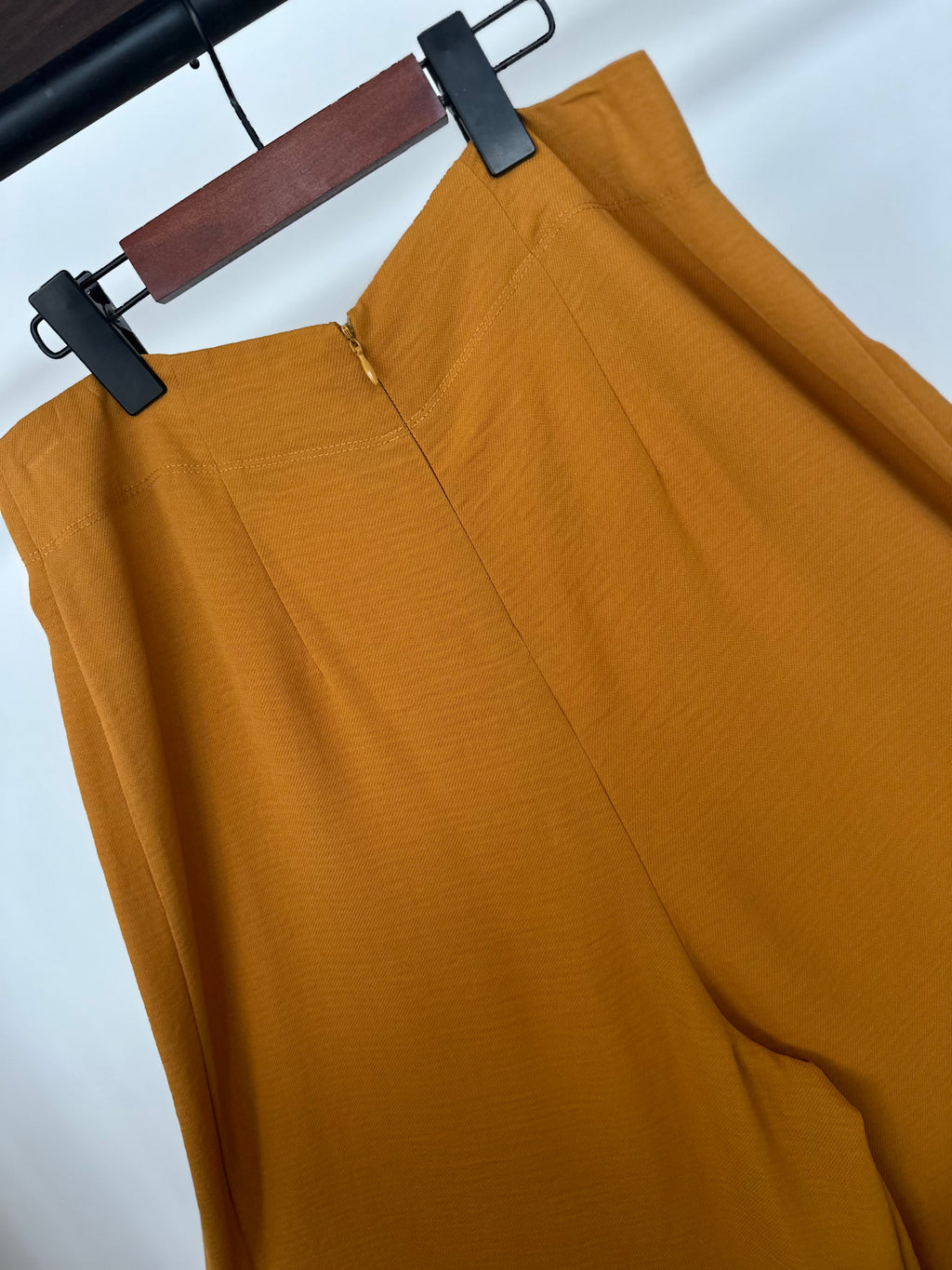 Pantalón ámbar holgado