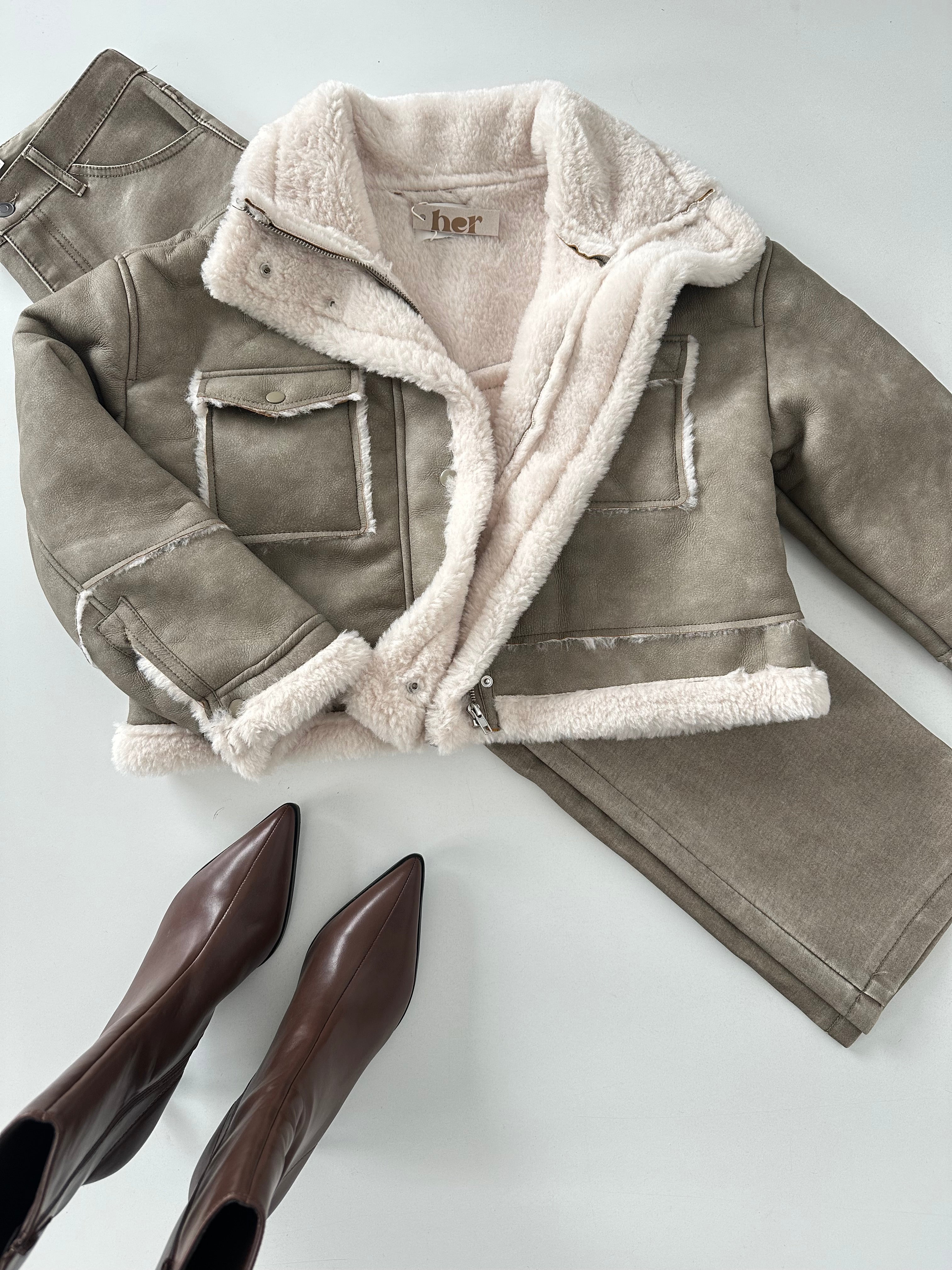 Chamarra vinipiel bolsillos