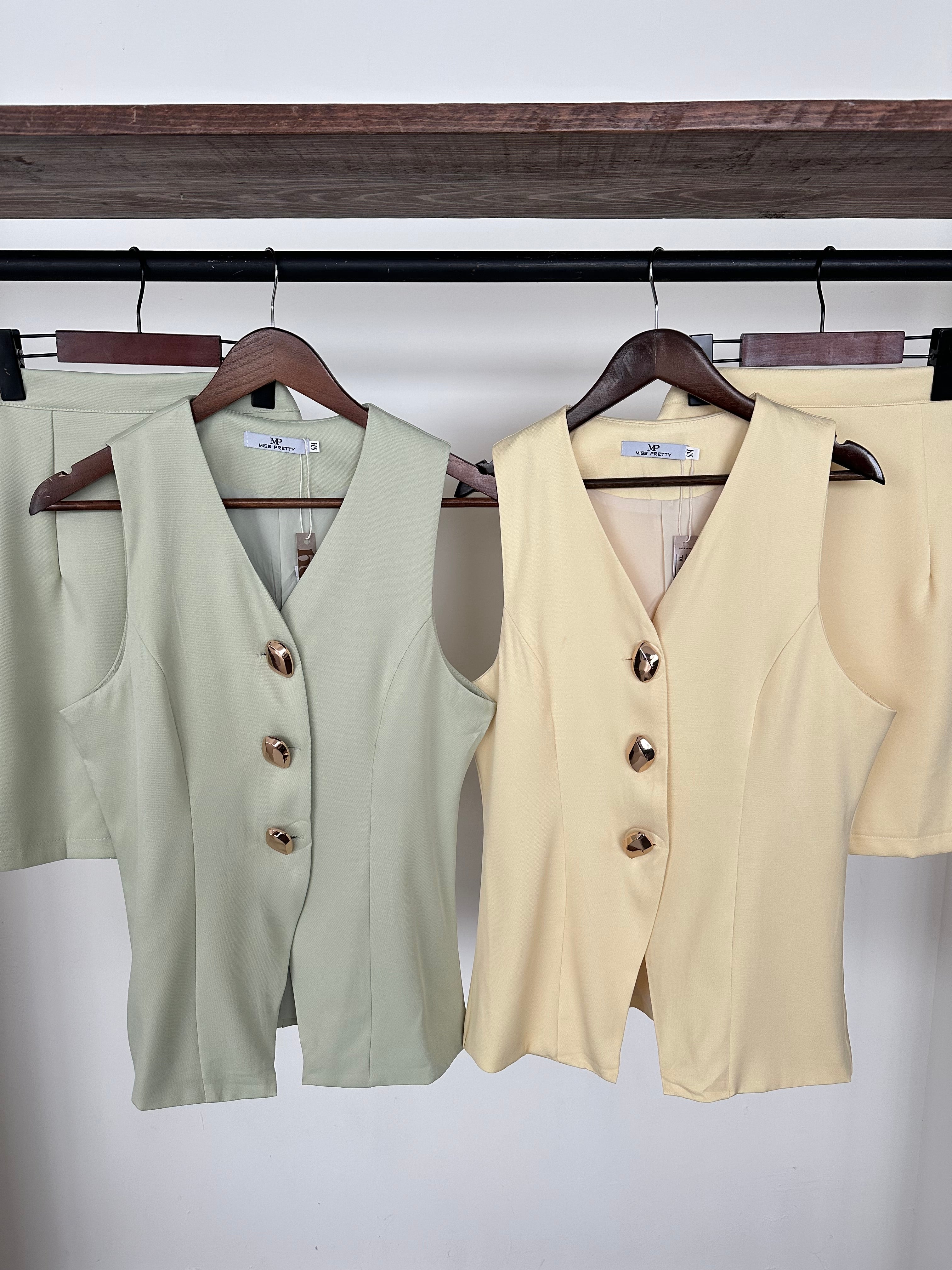 Conjunto falda y chaleco