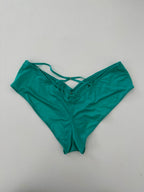 Tanga con detalle dorado