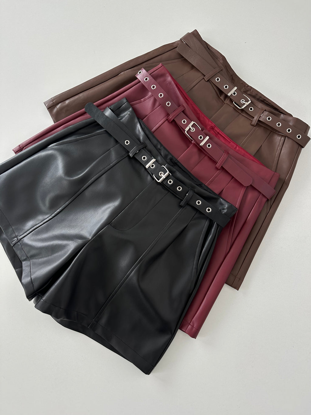 Short vinipiel c/cinto