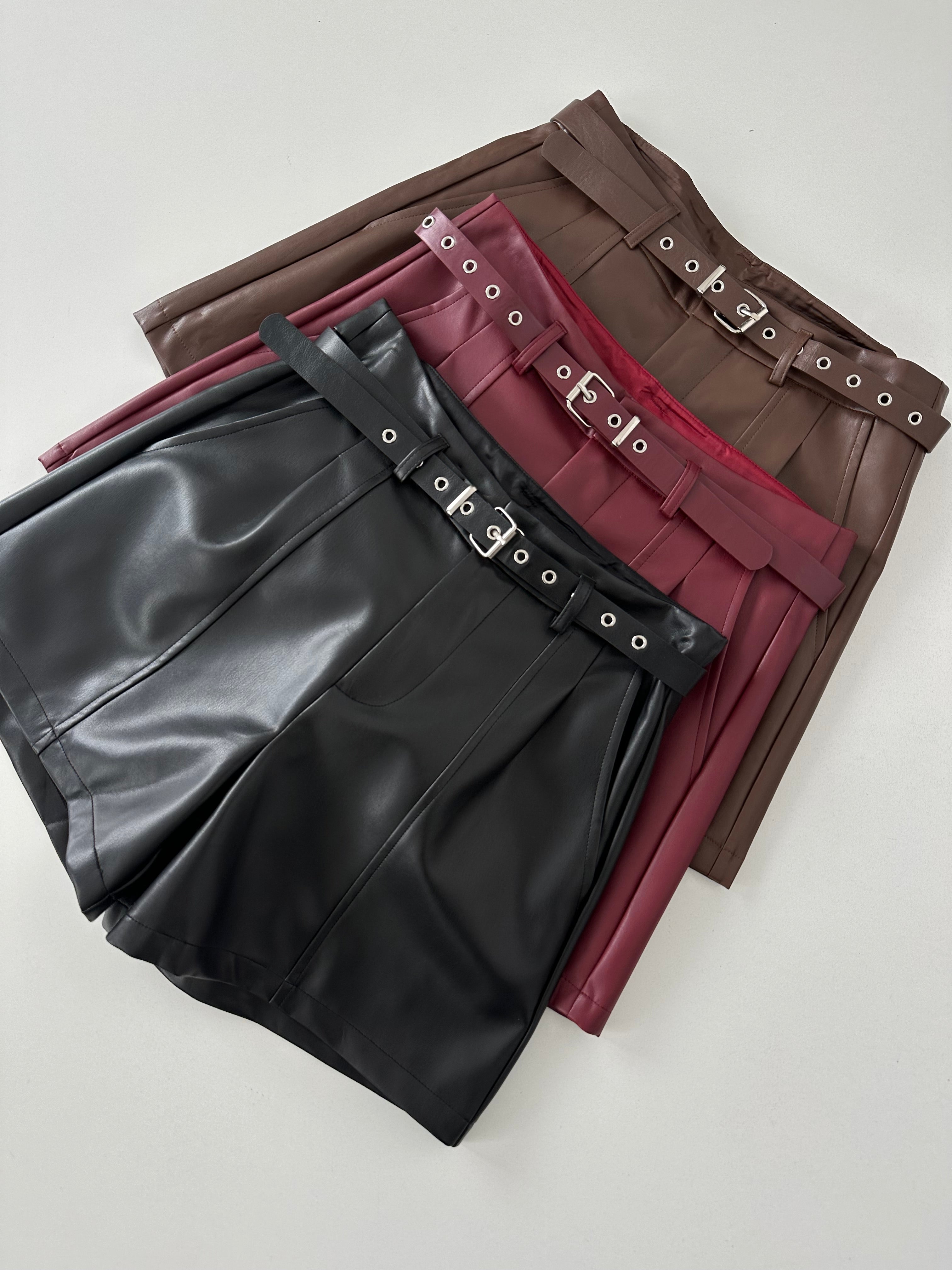 Short vinipiel c/cinto