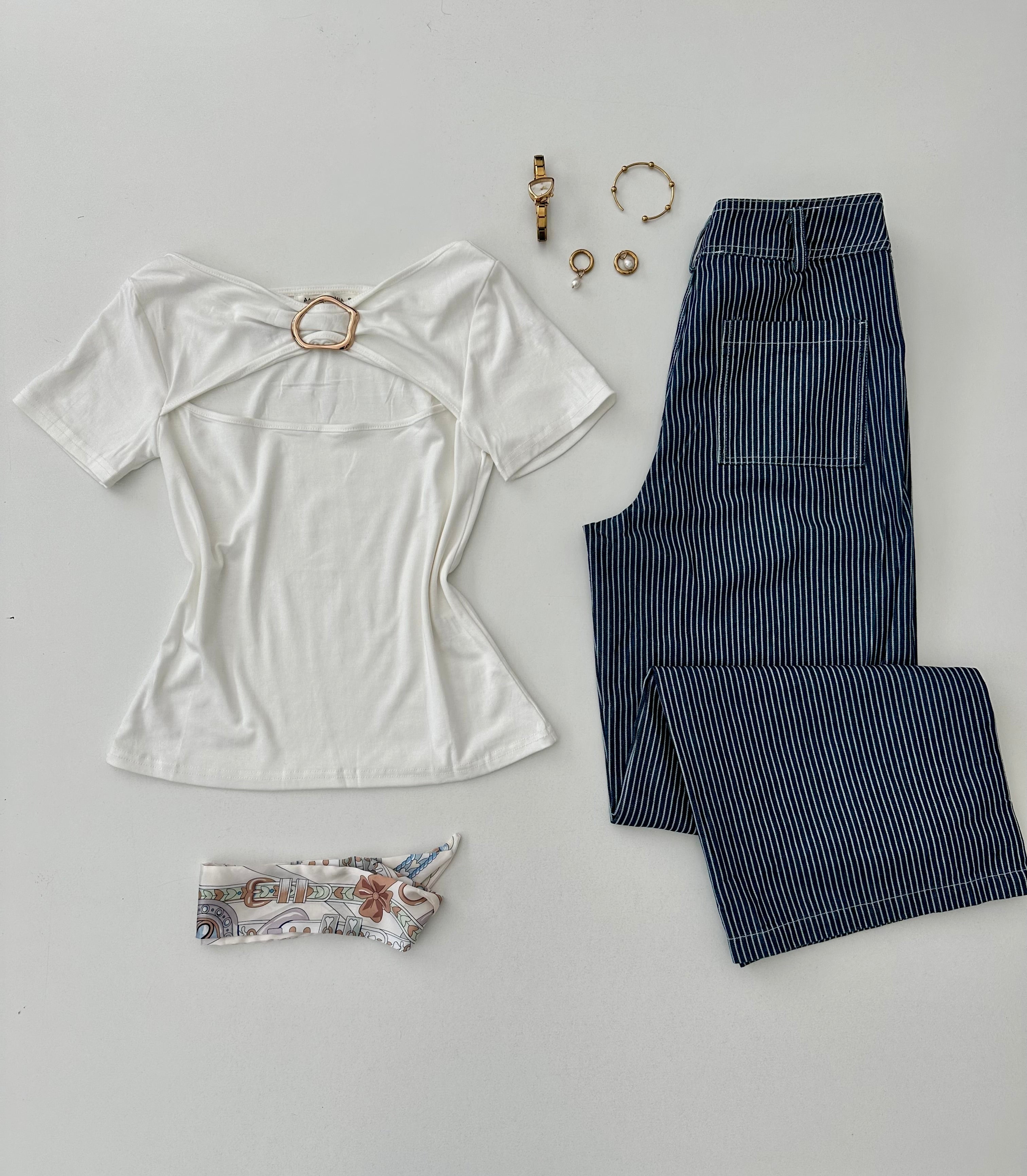 Blusa c/ detalle dorado