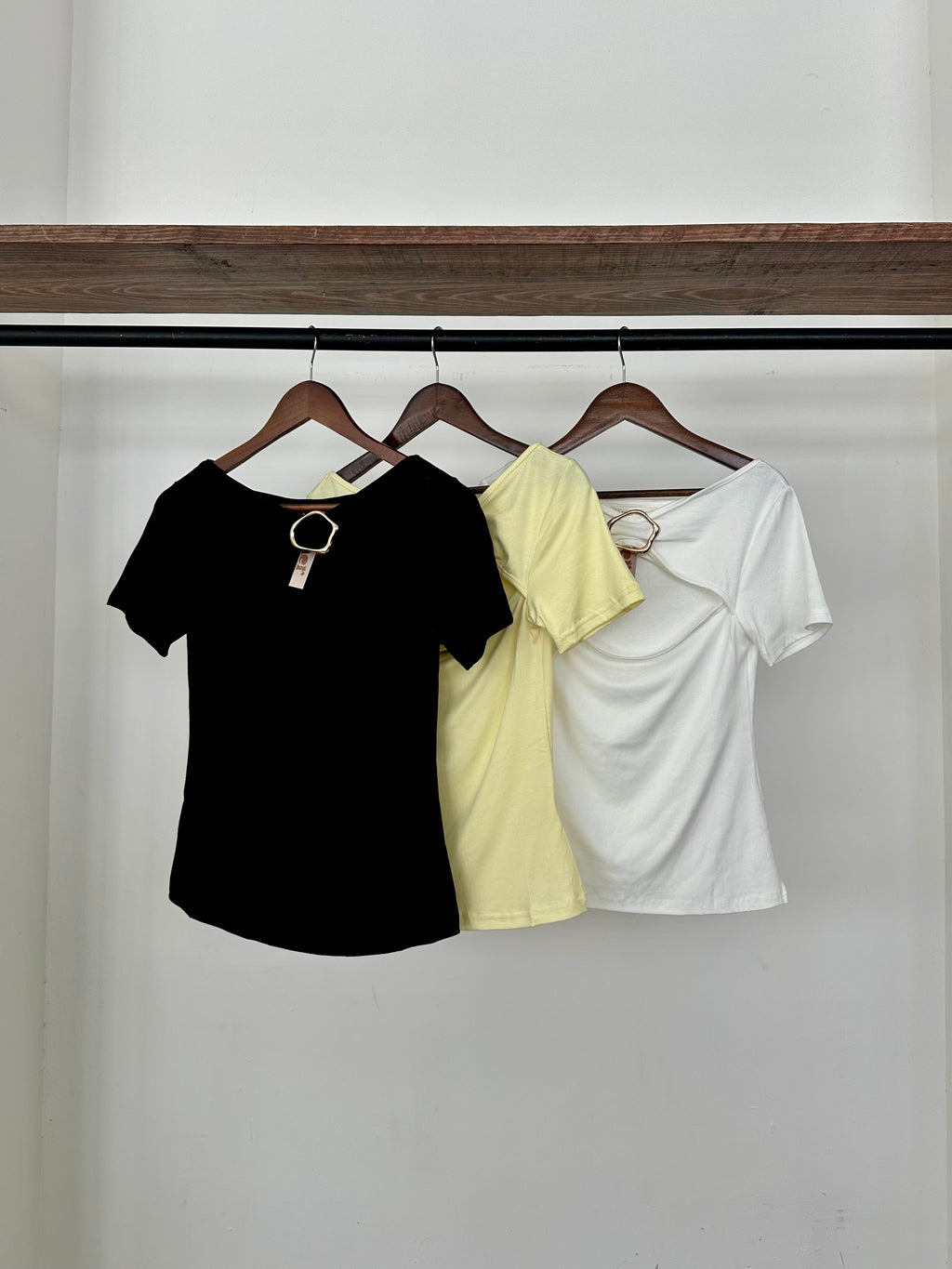 Blusa c/ detalle dorado