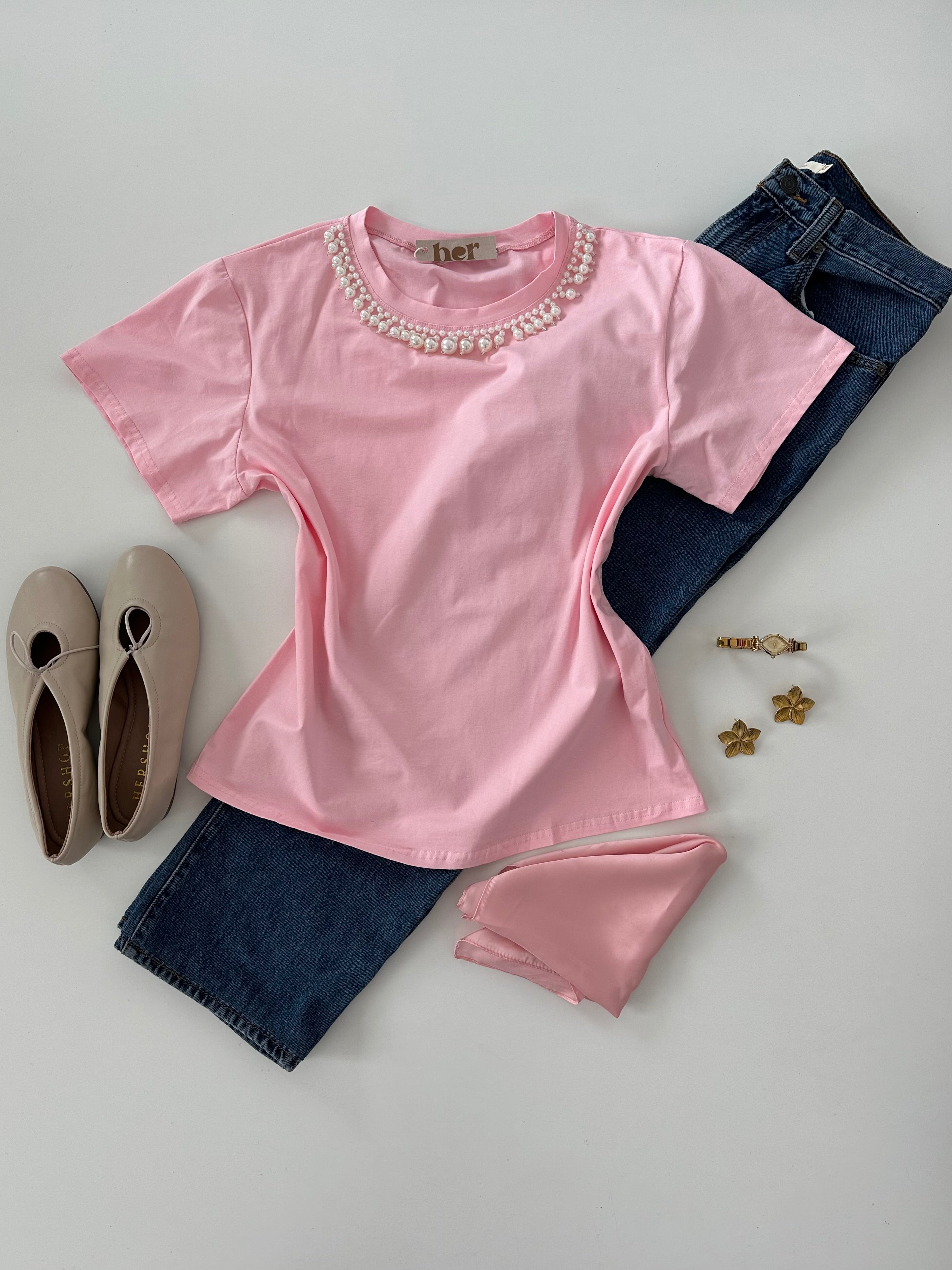 Blusa c/ collar de perlas