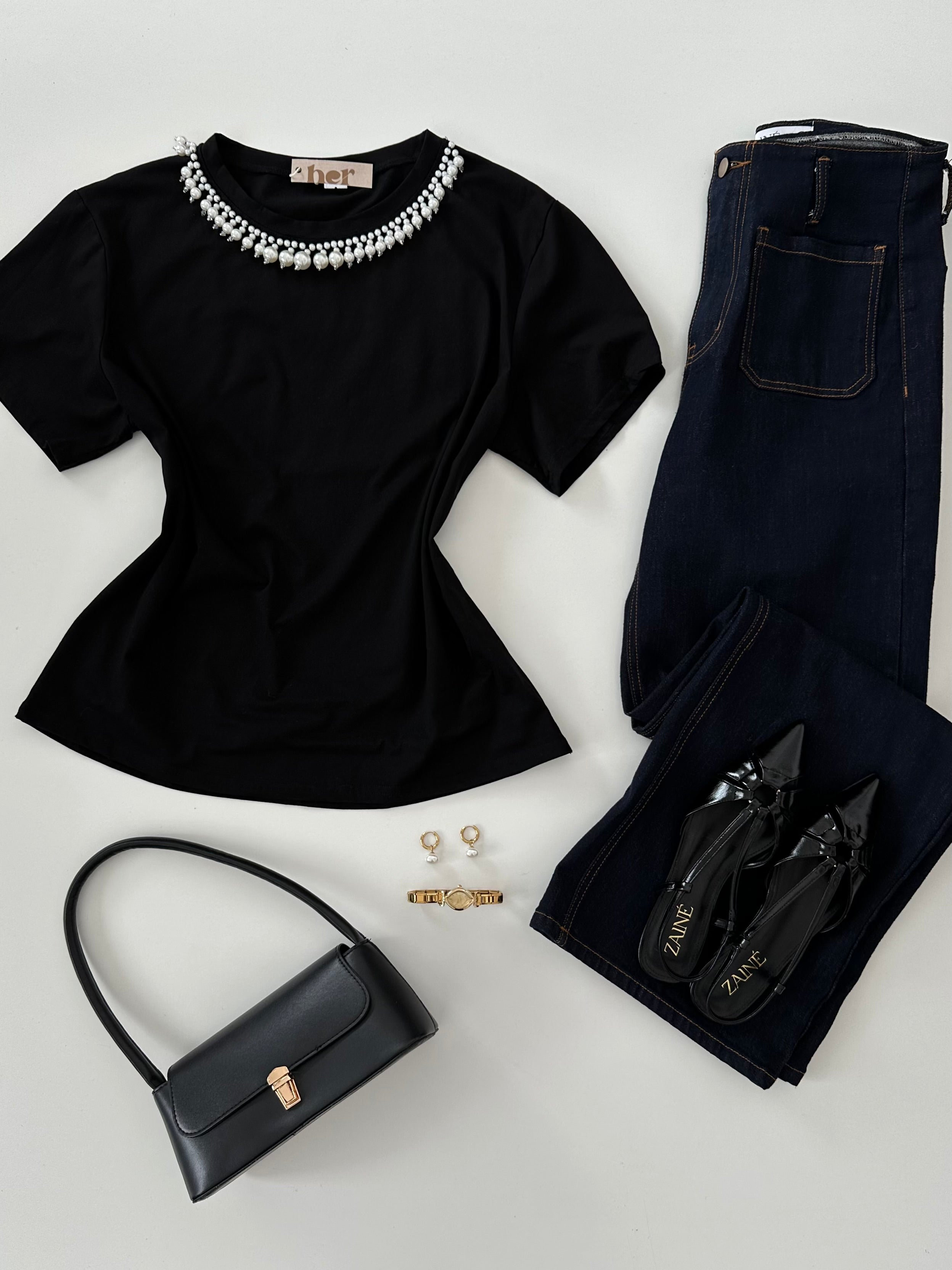 Blusa c/ collar de perlas