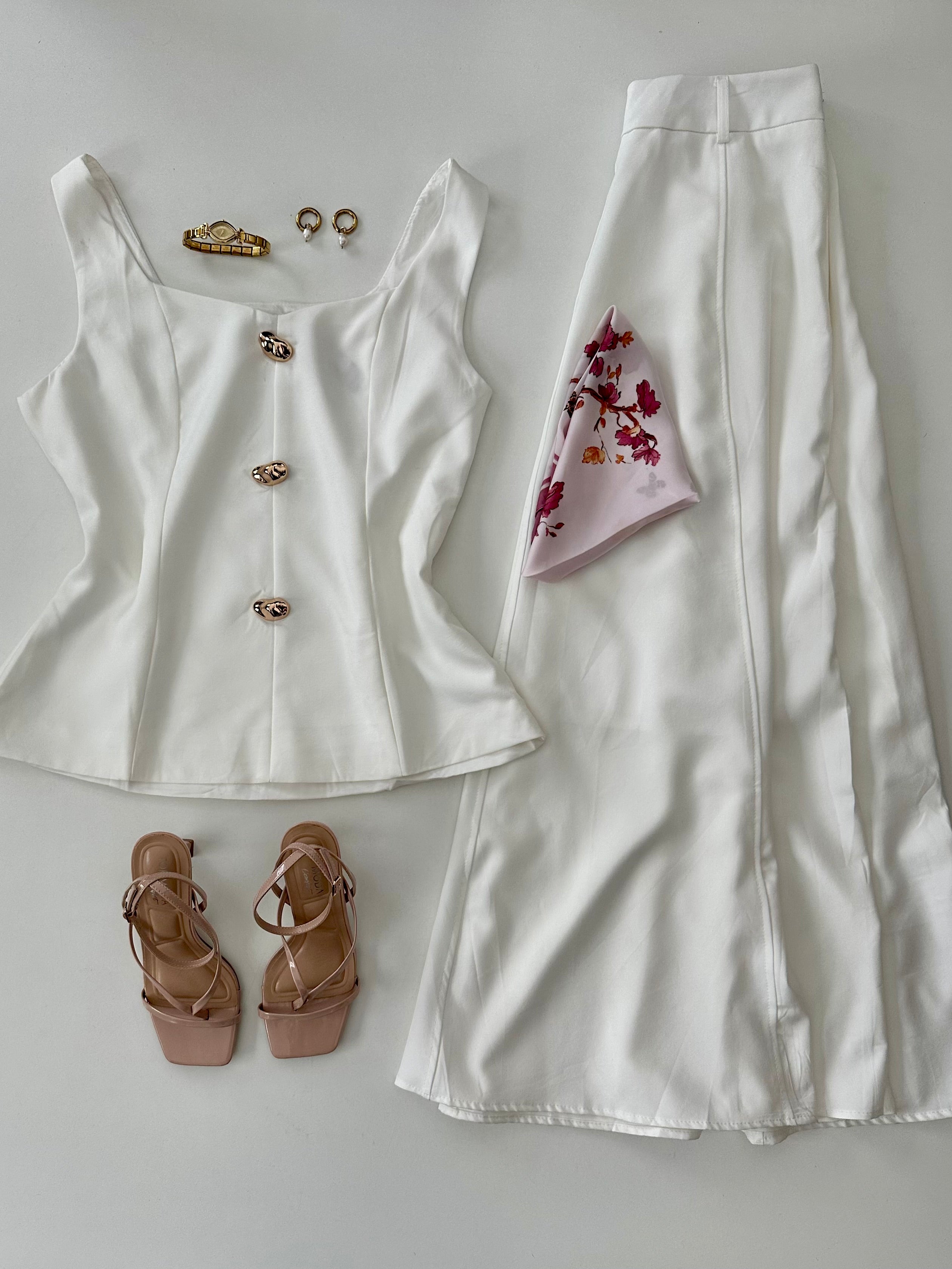 Blusa tres botones dorados